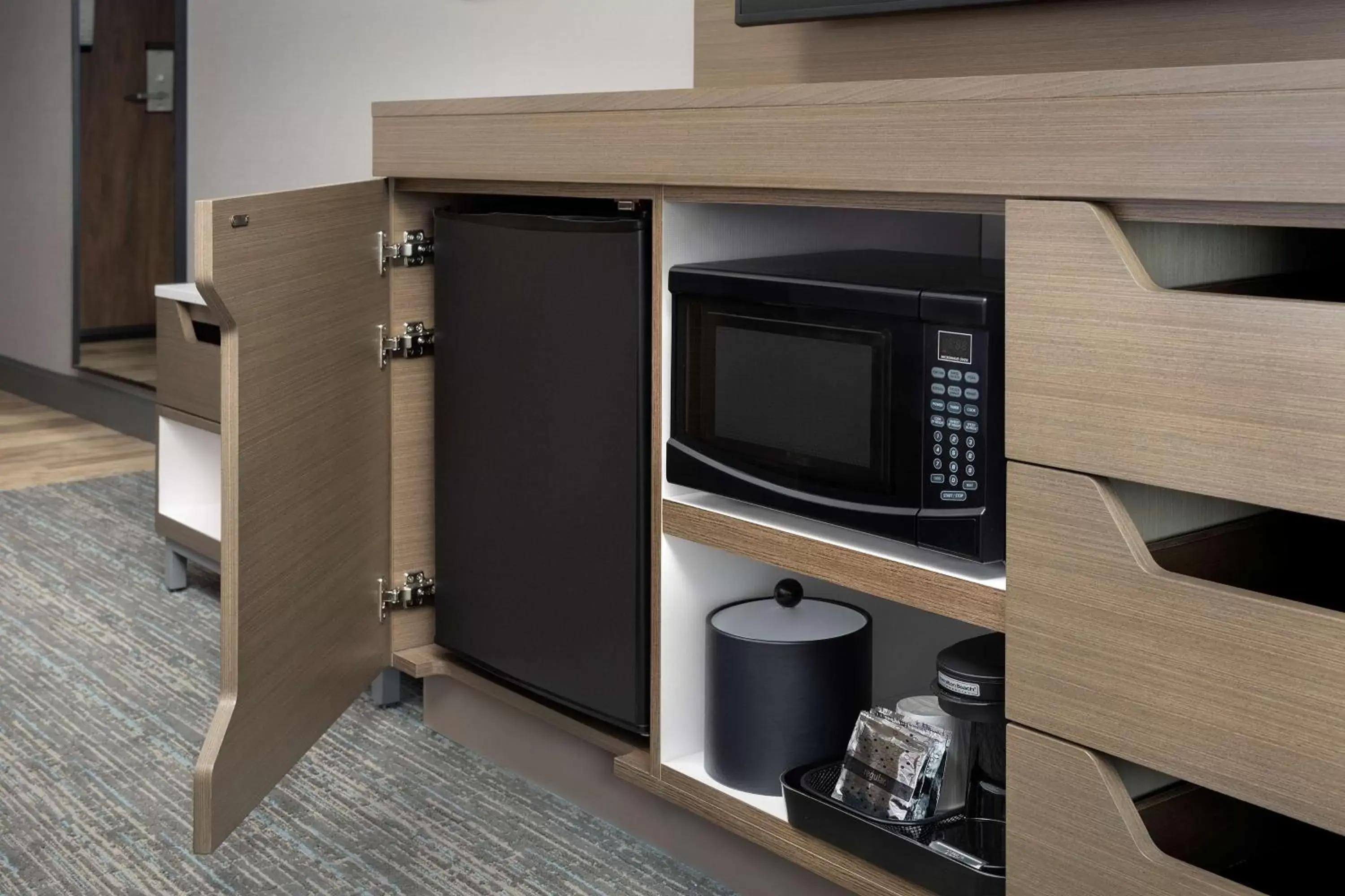 King Room in Hampton Inn Boston Logan Airport Chelsea King Room in Hampton Inn Boston Logan Airport Chelsea