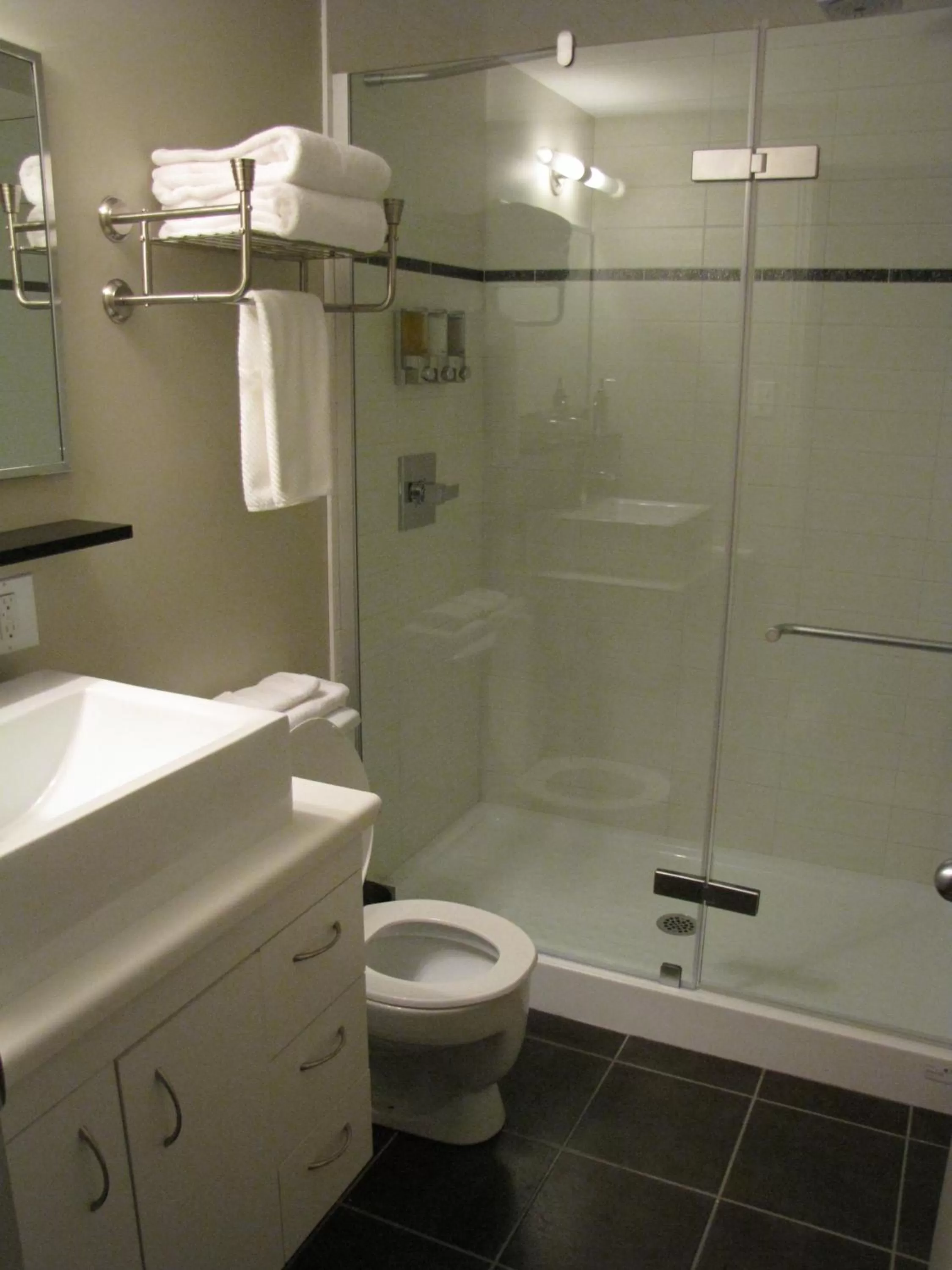 Bathroom in Hôtel Saint-Germain Rimouski