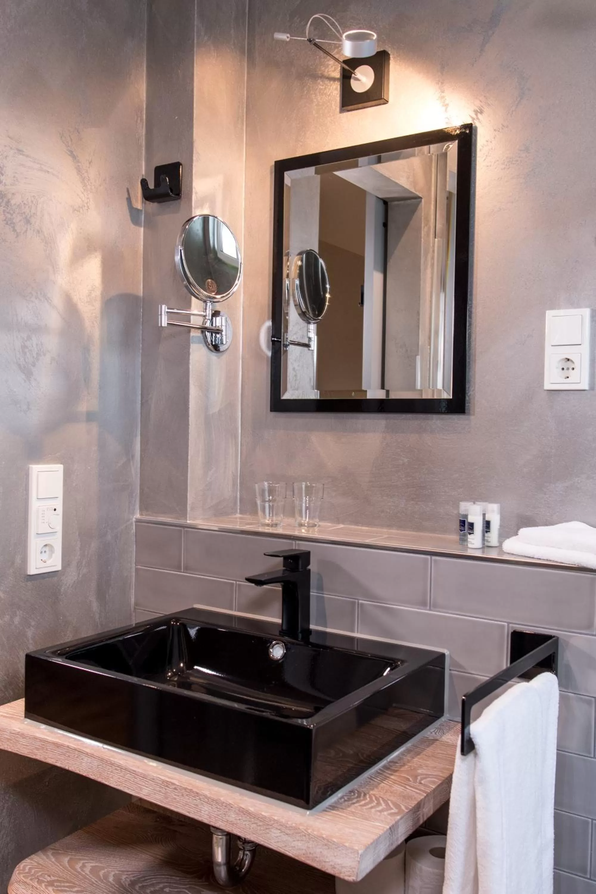 Photo of the whole room, Kitchen/Kitchenette in Visbeker Deern Hotel Garni