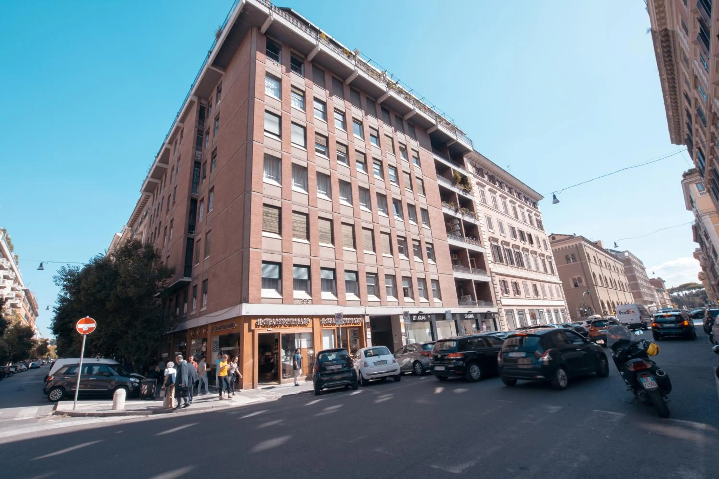 Property building in Regolo Rooms Vaticano