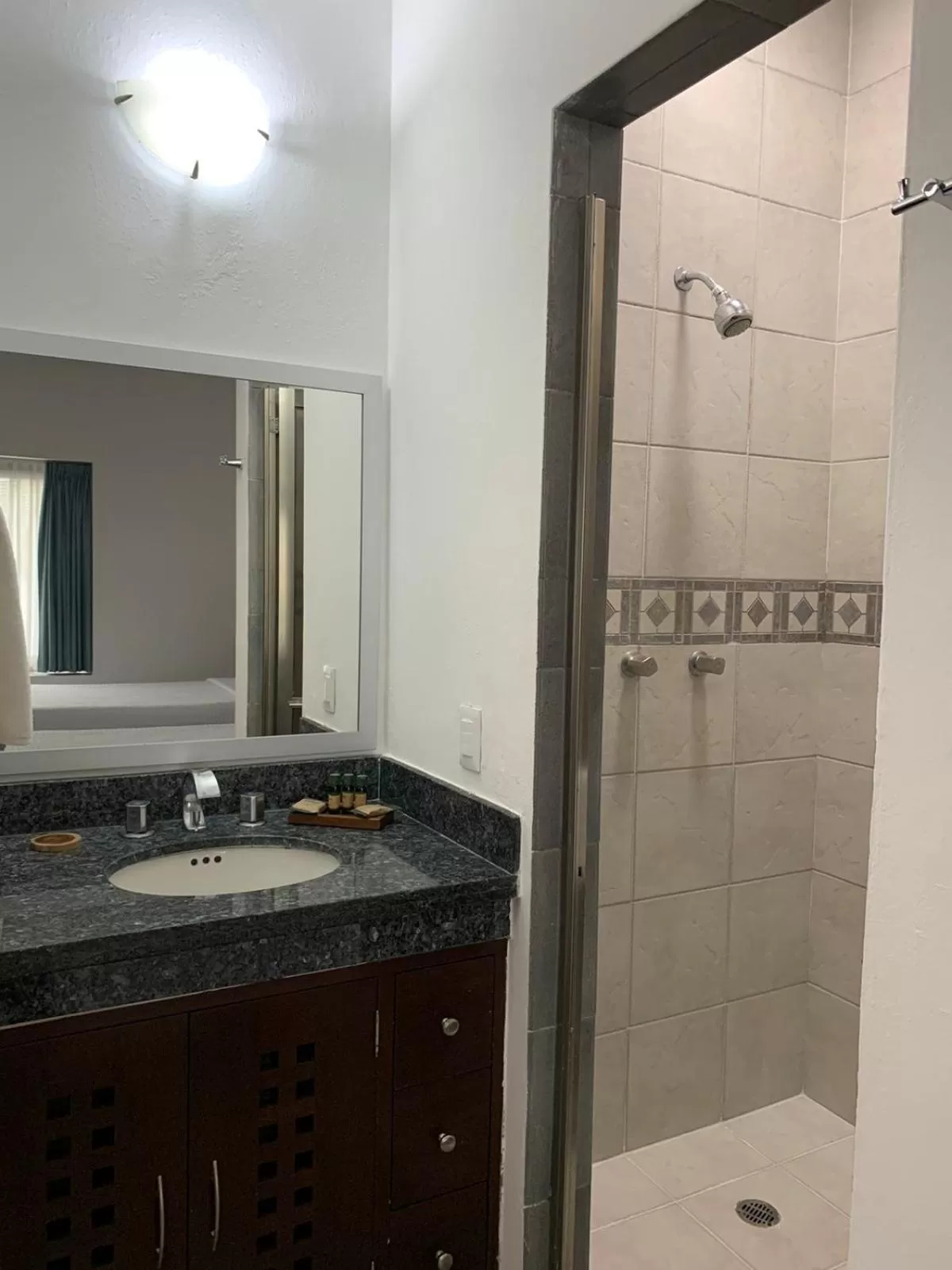 Bathroom in Dangelos Hotel on Fifth Avenue