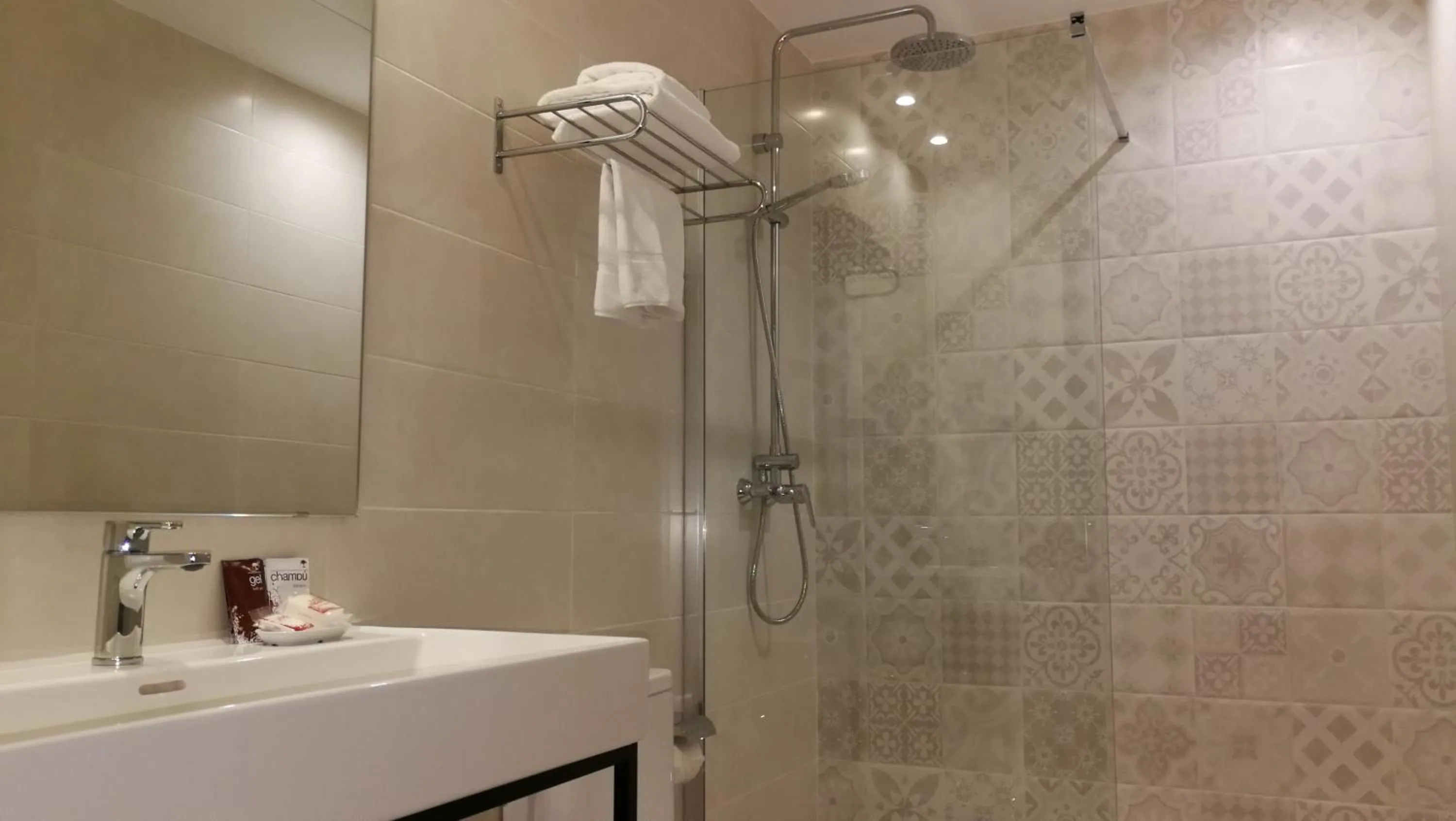 Bathroom in Hotel Cantón