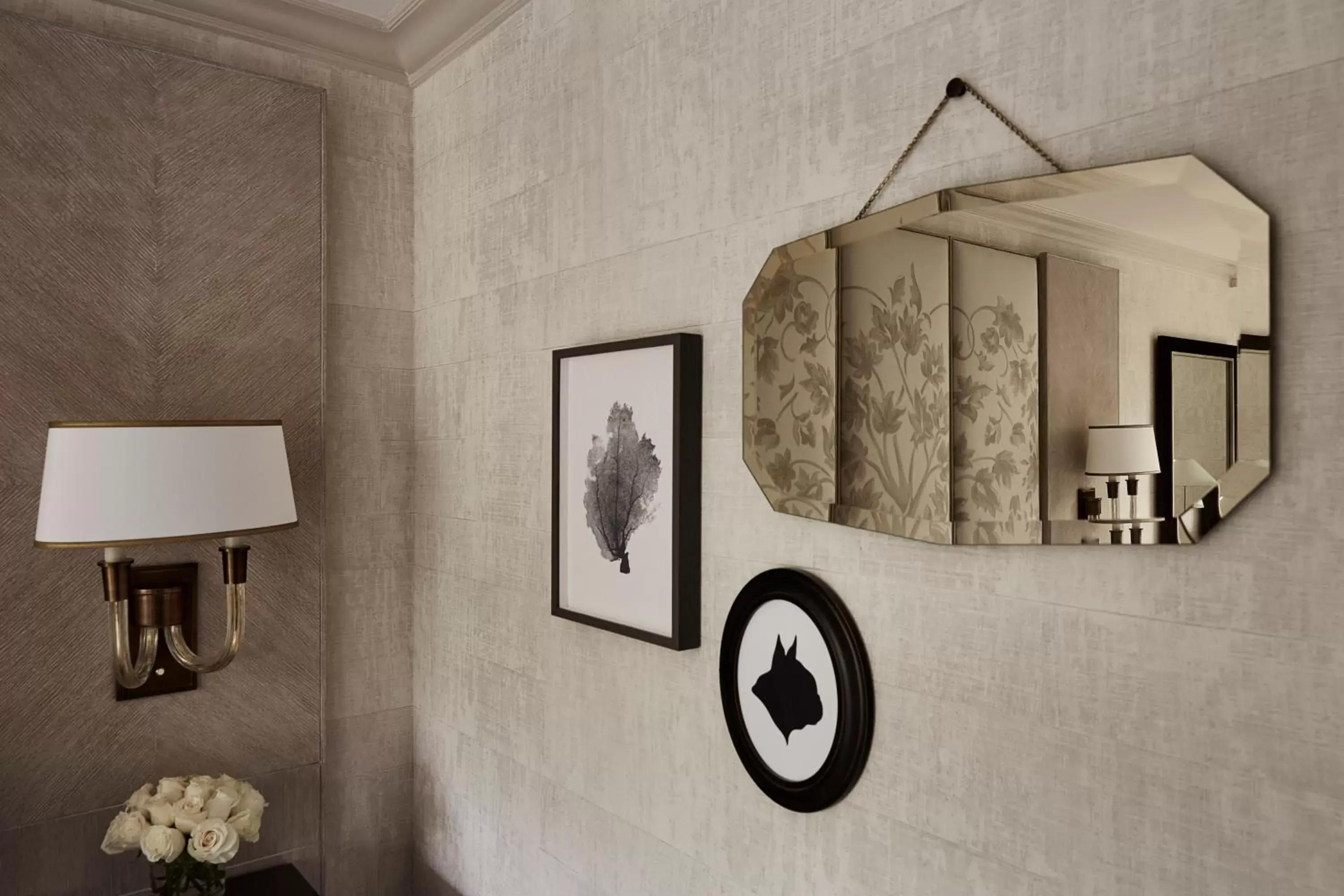 Deluxe Room with King Bed- Disability Access / Garden View in Four Seasons Boston Deluxe Room with King Bed- Disability Access / Garden View in Four Seasons Boston