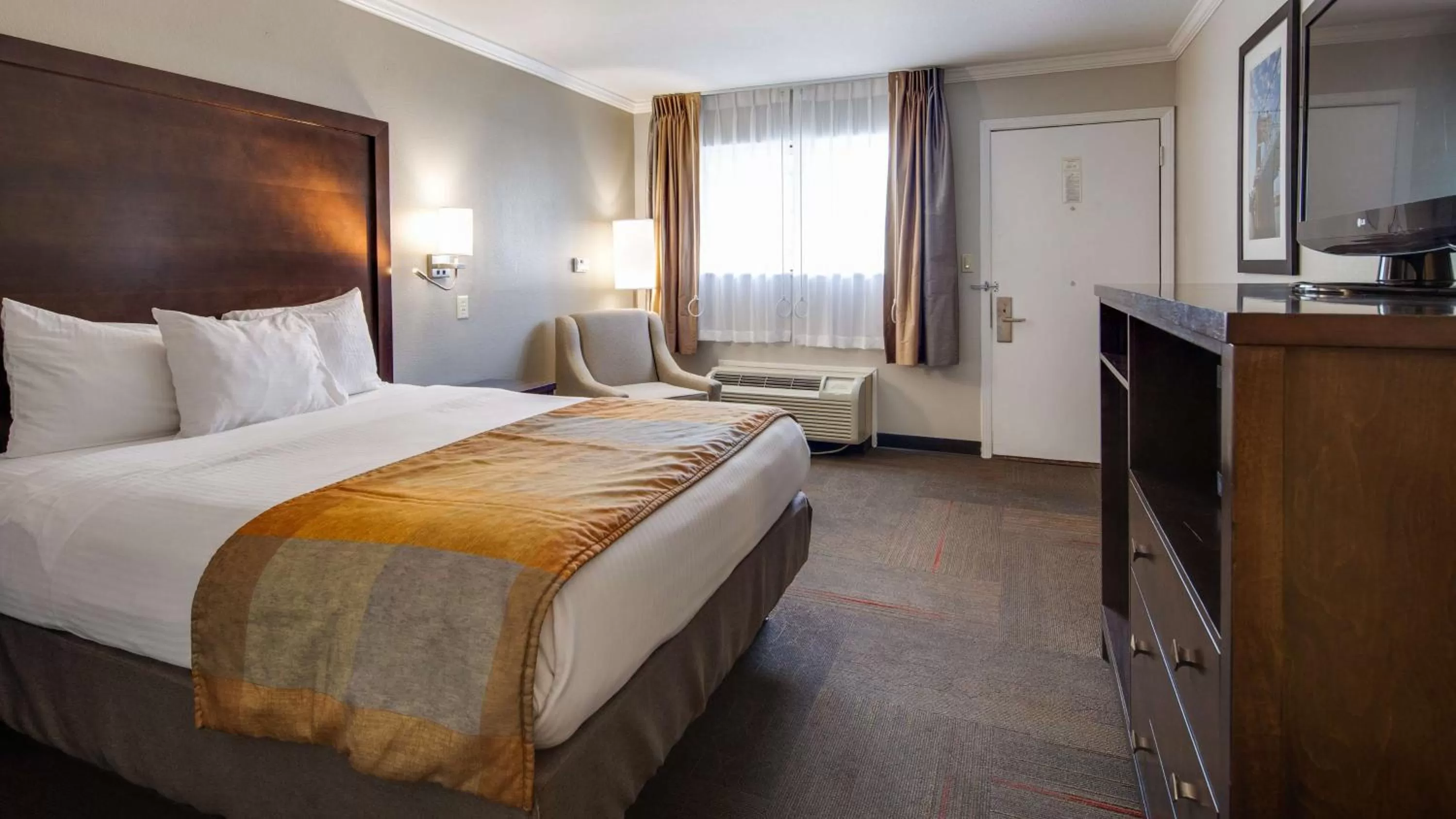 Photo of the whole room, Bed in Best Western Clermont