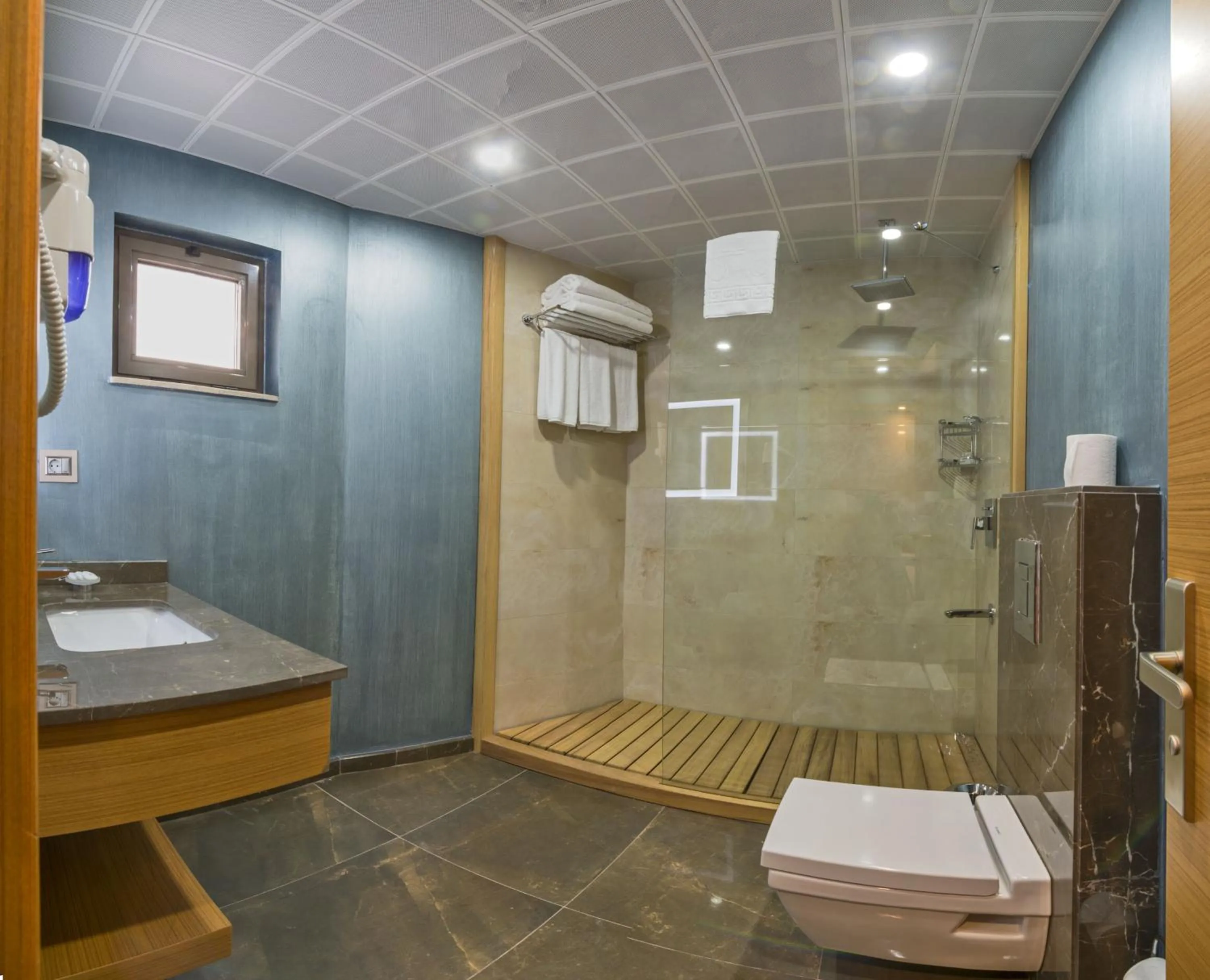 Bathroom in Bisetun Hotel