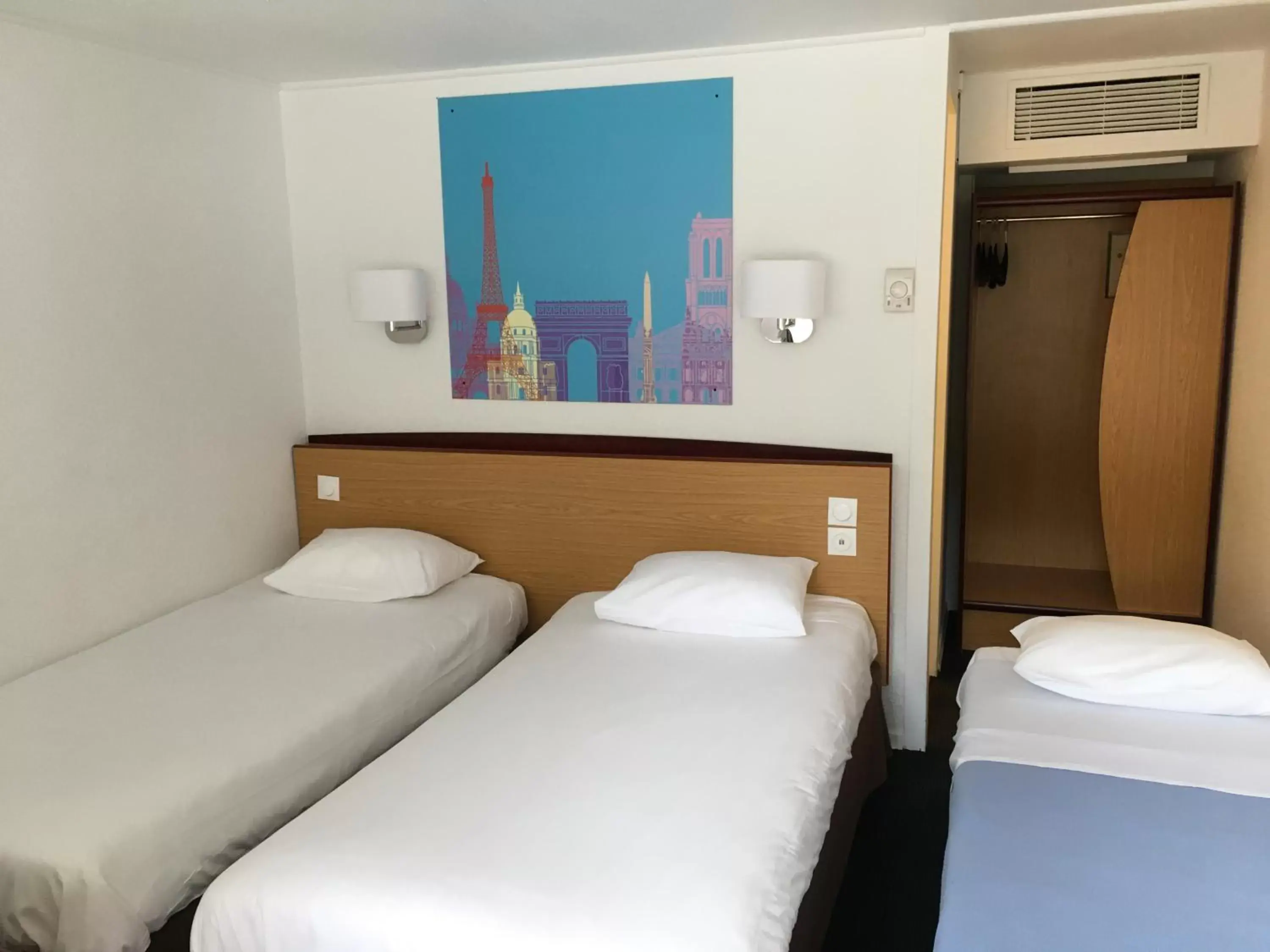 Twin Room in Kyriad Direct Marseille Ouest - Martigues Twin Room in Kyriad Direct Marseille Ouest - Martigues