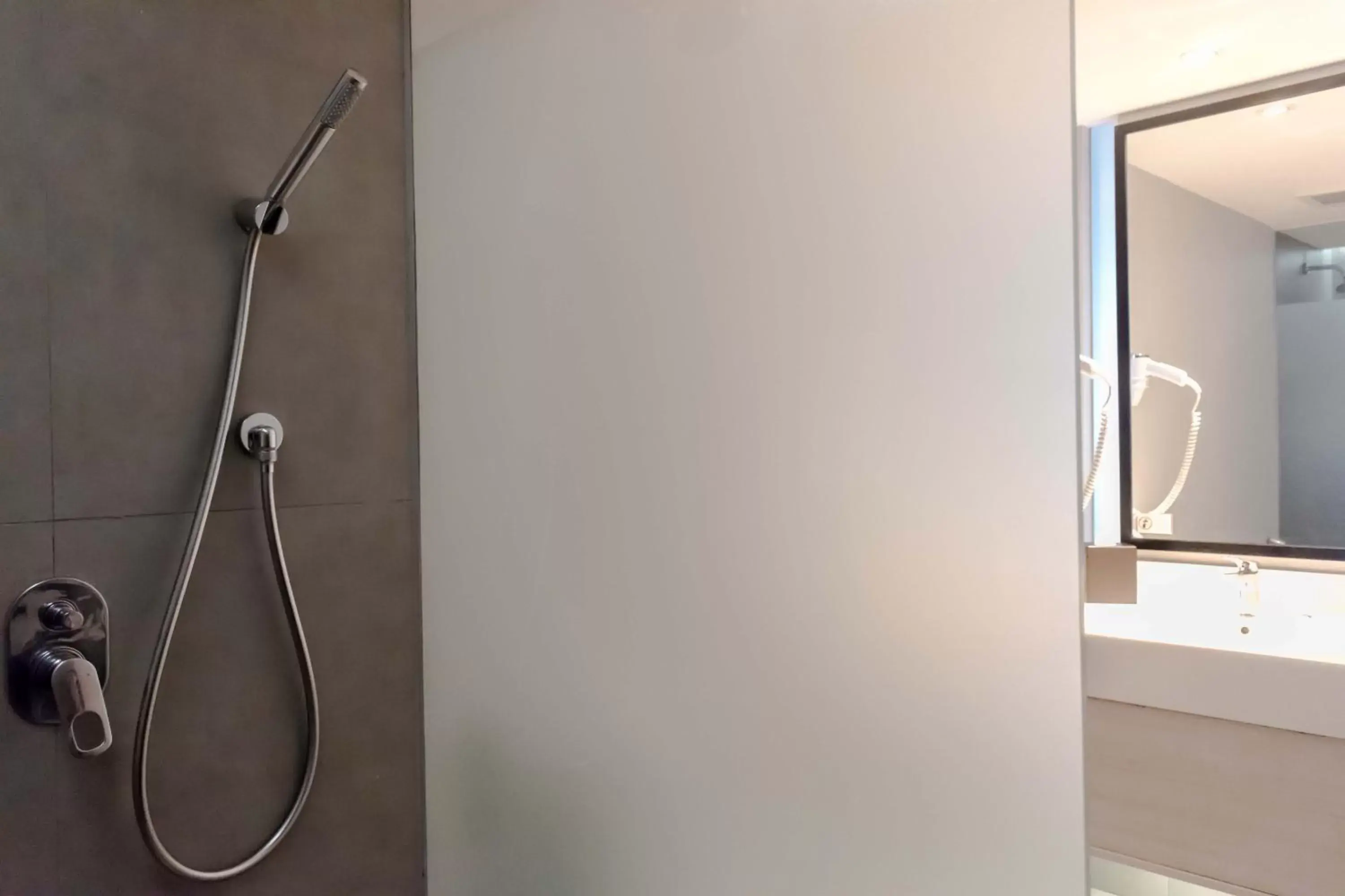 Grand Deluxe Twin Room with Balcony and Sea View in Mercure Convention Center Ancol Grand Deluxe Twin Room with Balcony and Sea View in Mercure Convention Center Ancol