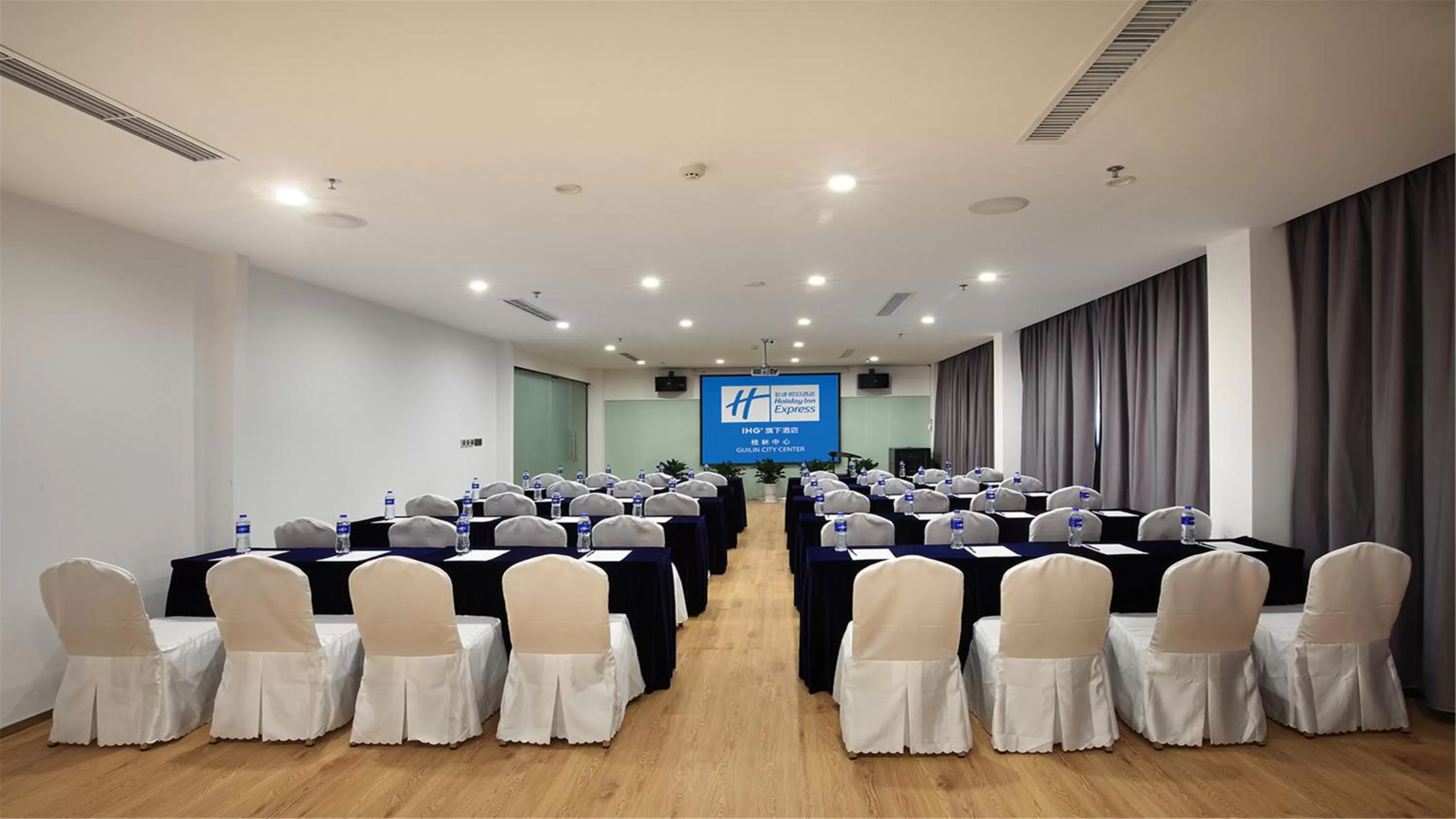 Meeting/conference room in Holiday Inn Express Guilin City Center by IHG