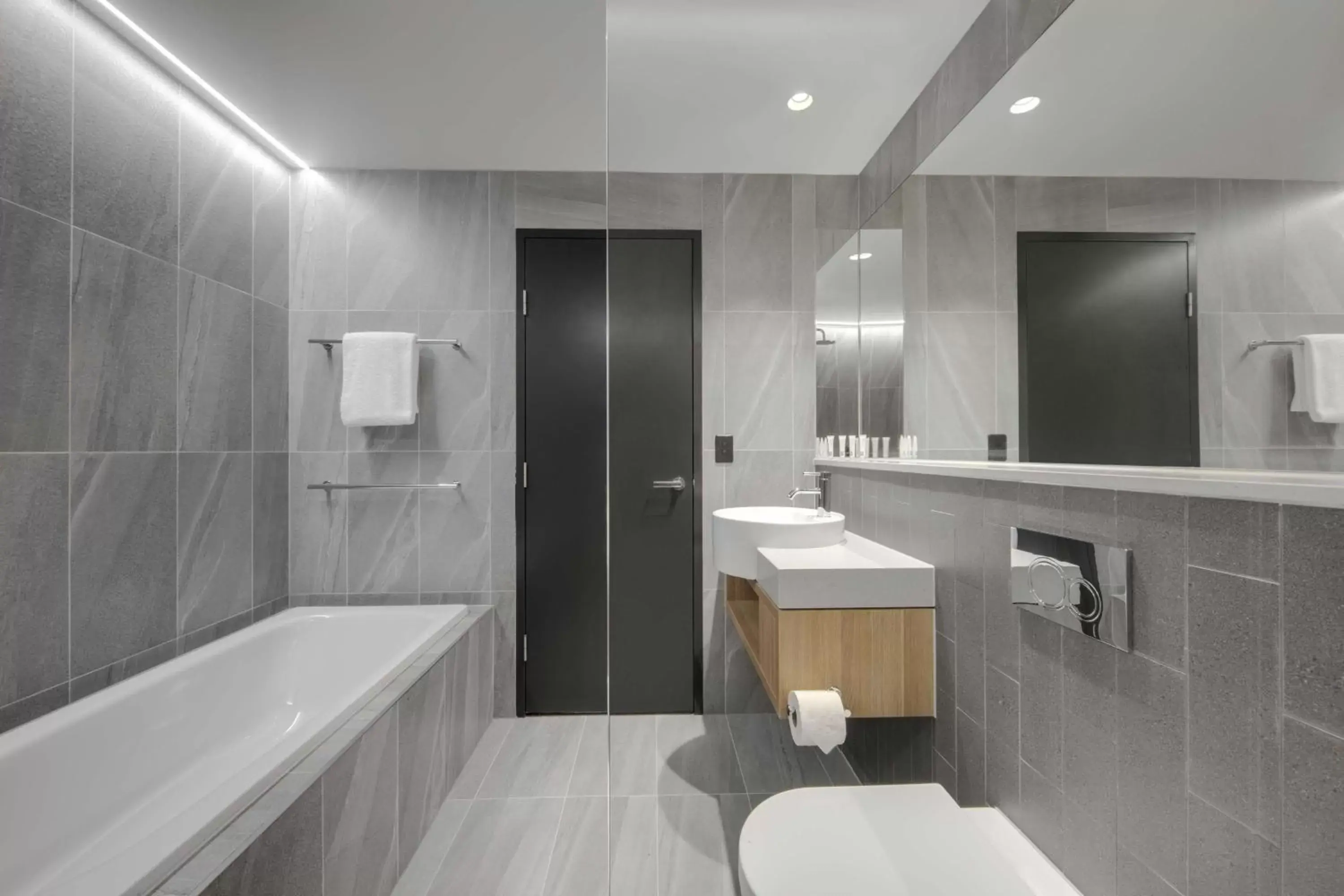 Deluxe Queen Suite in Vibe Hotel Hobart Deluxe Queen Suite in Vibe Hotel Hobart