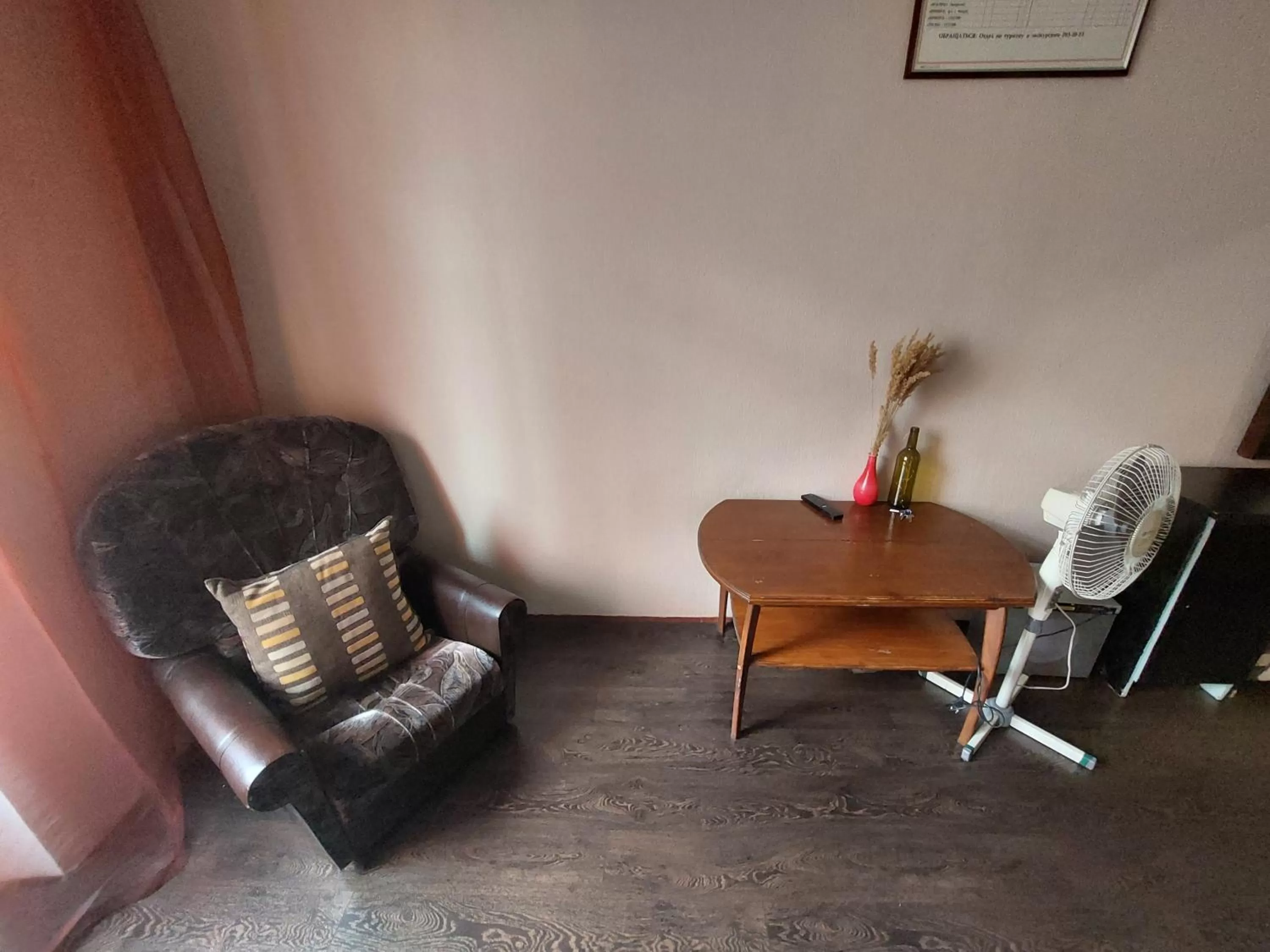 Living room in Alaska Fox