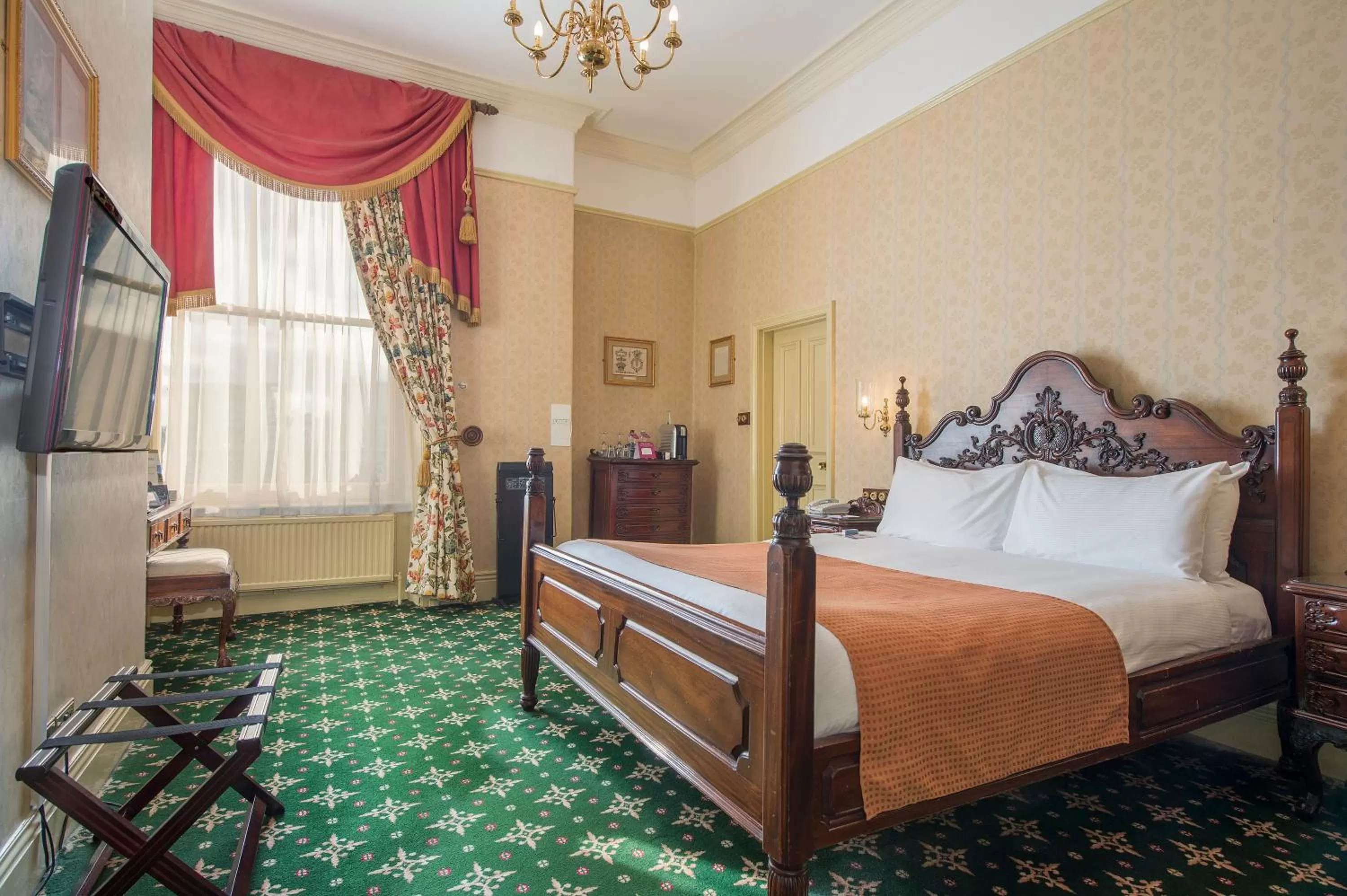 Photo of the whole room, Bed in Crowne Plaza Royal Victoria - Sheffield by IHG