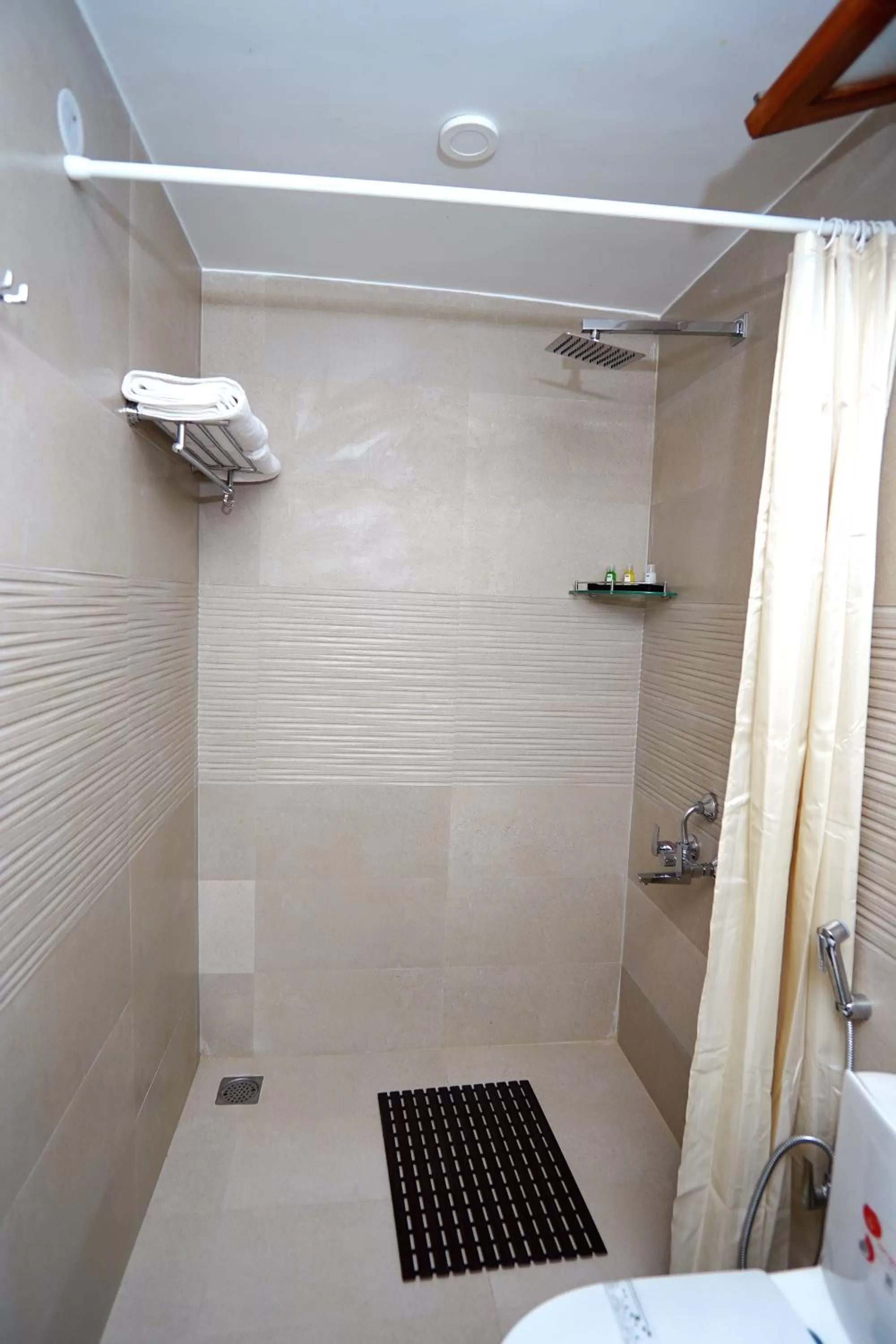 Shower, Bathroom in The Edgeworth