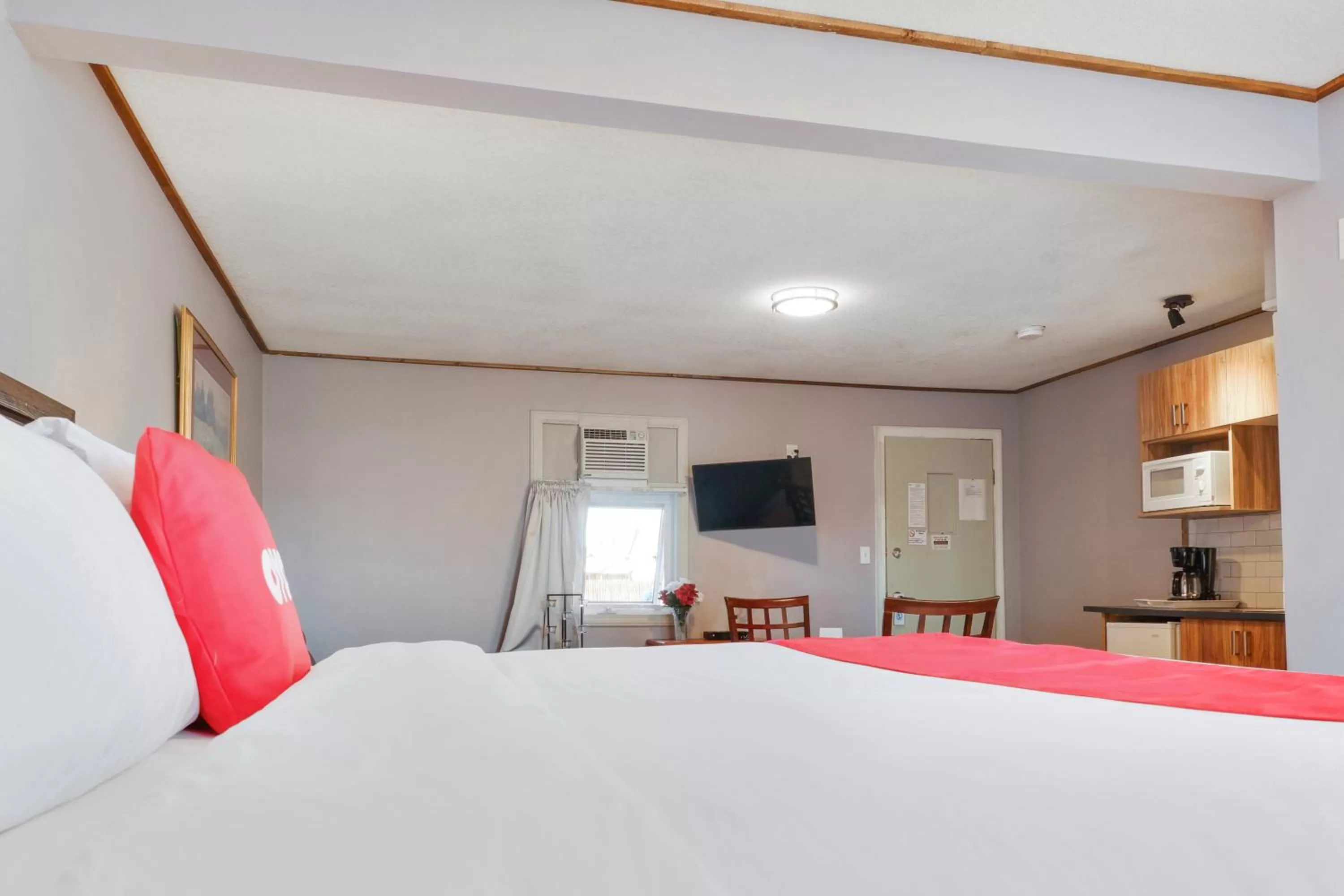 Photo of the whole room in Hotel Bethel - Fort MacLeod, AB