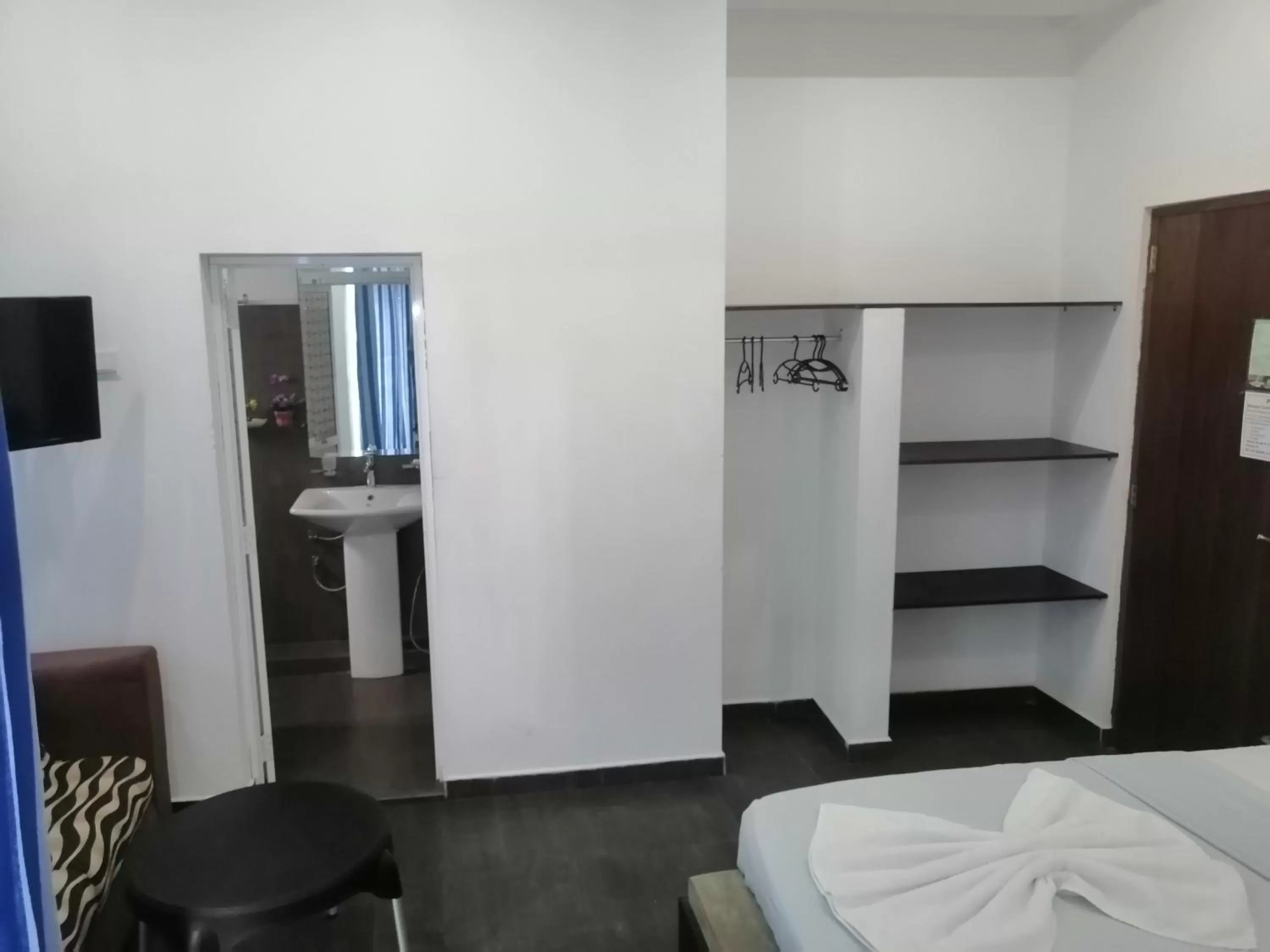 Bed in Le Petit Hotel & Restaurant