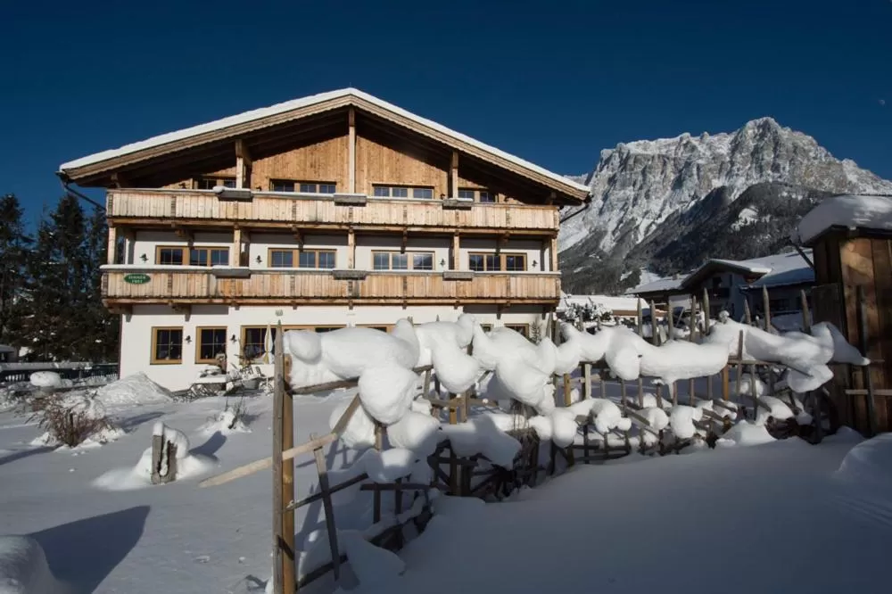 Property building, Winter in Hotel zum Urviech -Erwachsenenhotel-