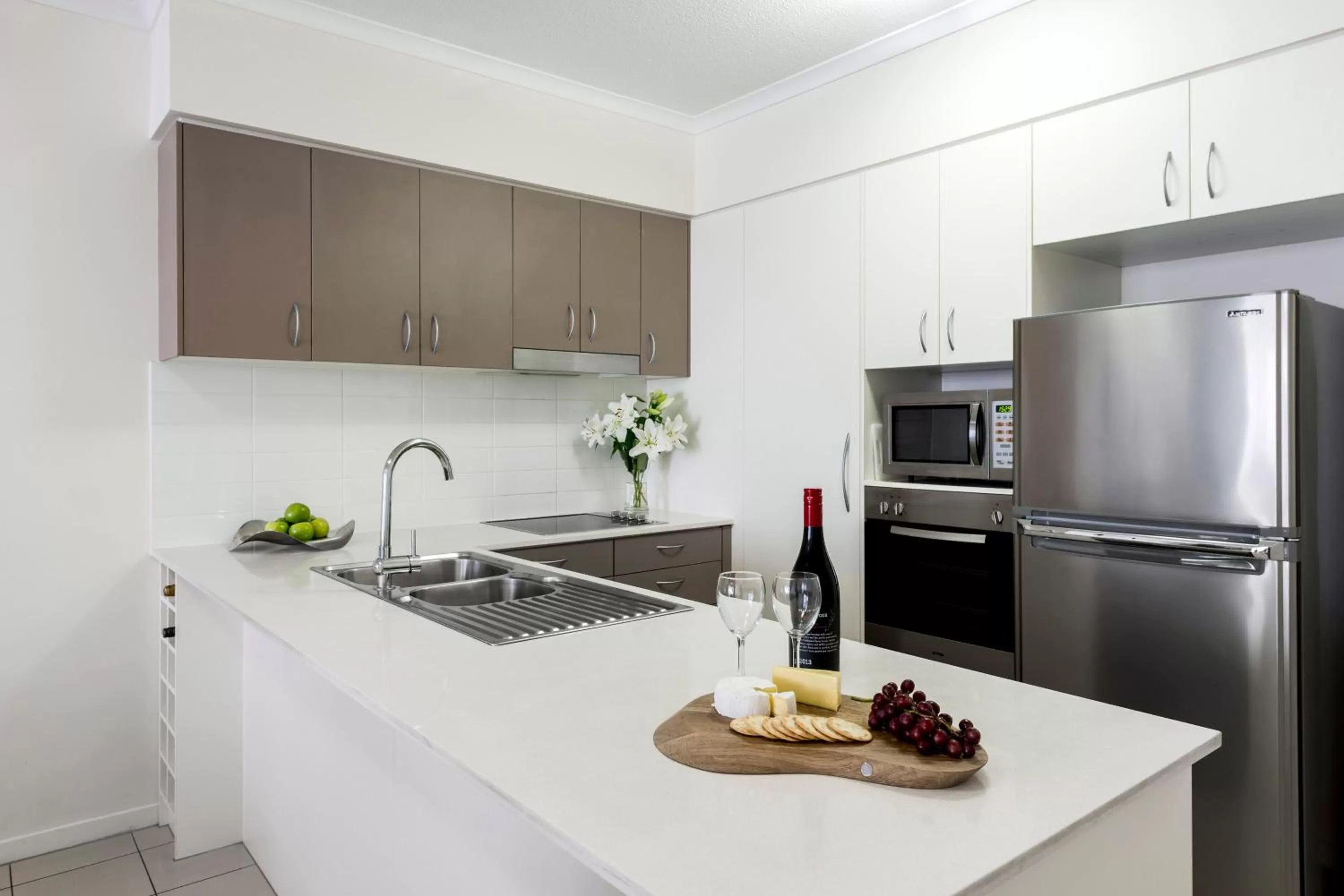 Kitchen or kitchenette in Oaks Ipswich Aspire Suites