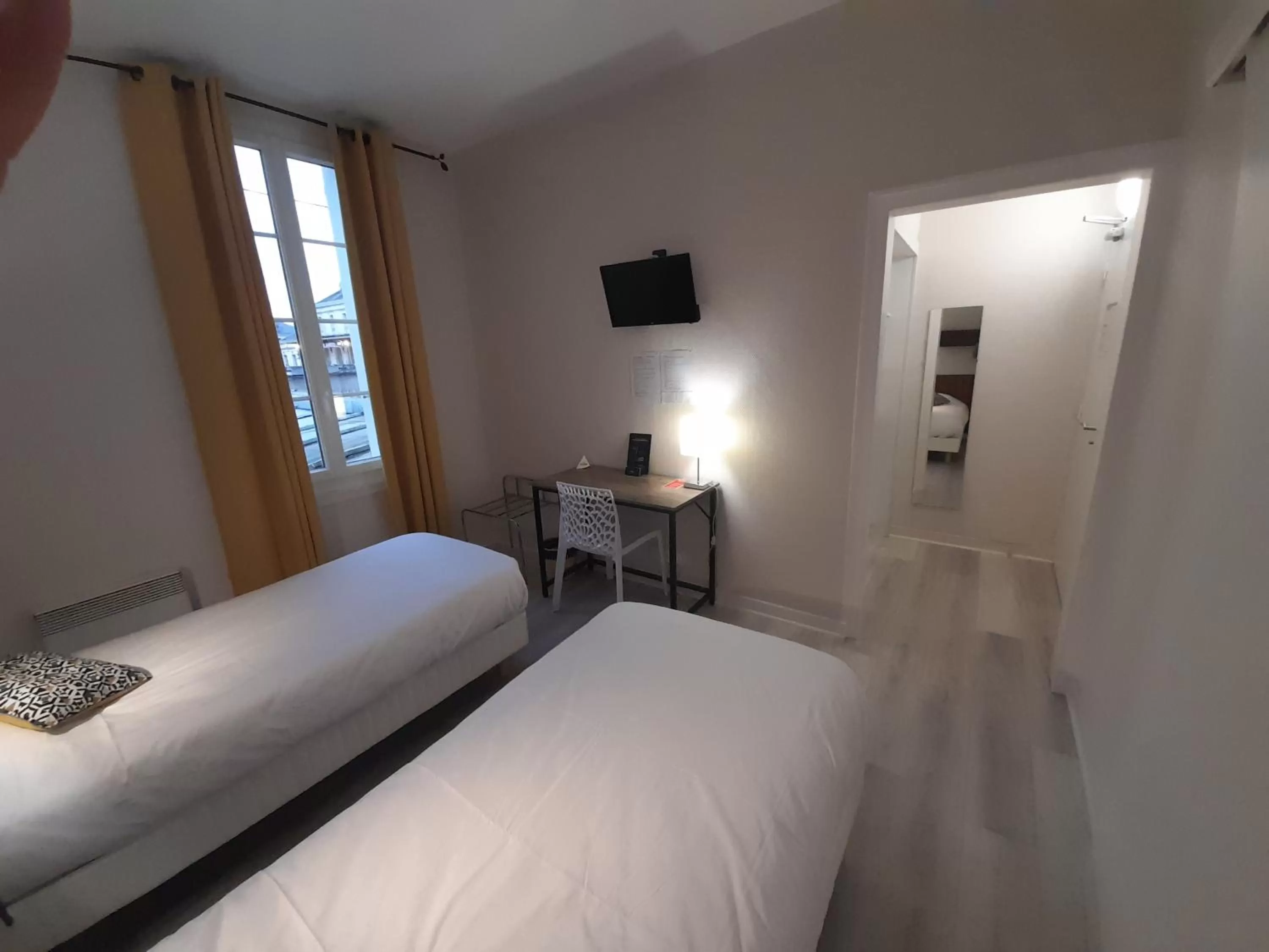 Bed in Hotel de France