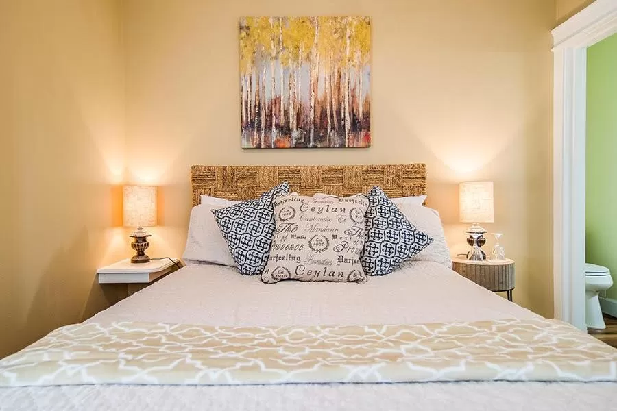 Bed in The Campbell House Inn