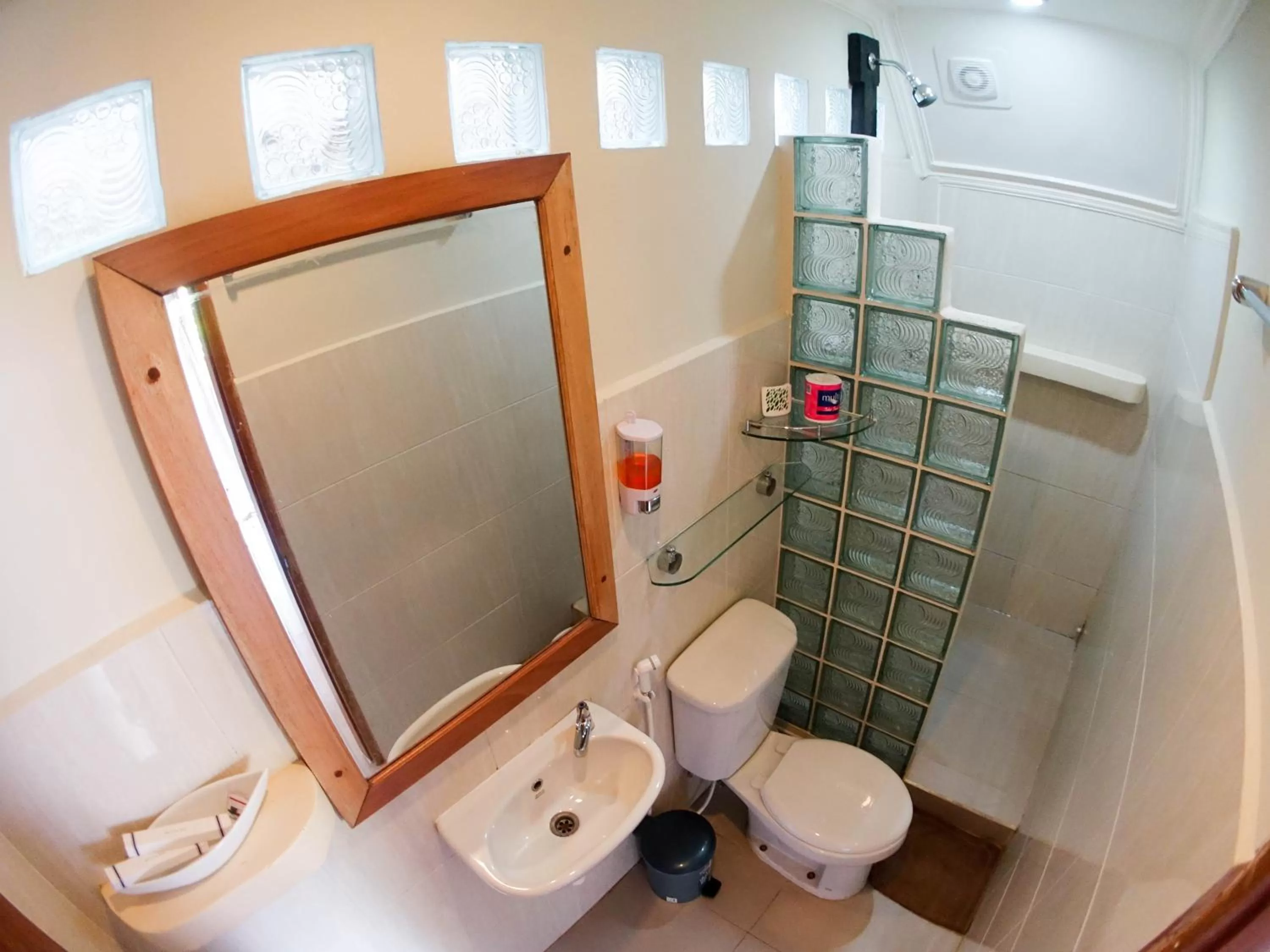 Bathroom in Gili Divers Hotel