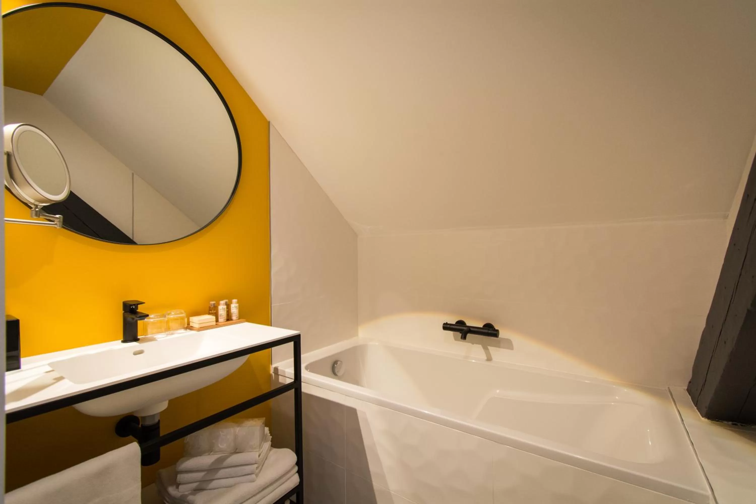 Bathroom in L' Hôtel & Spa Ribeauville- Haut-Koenigsbourg