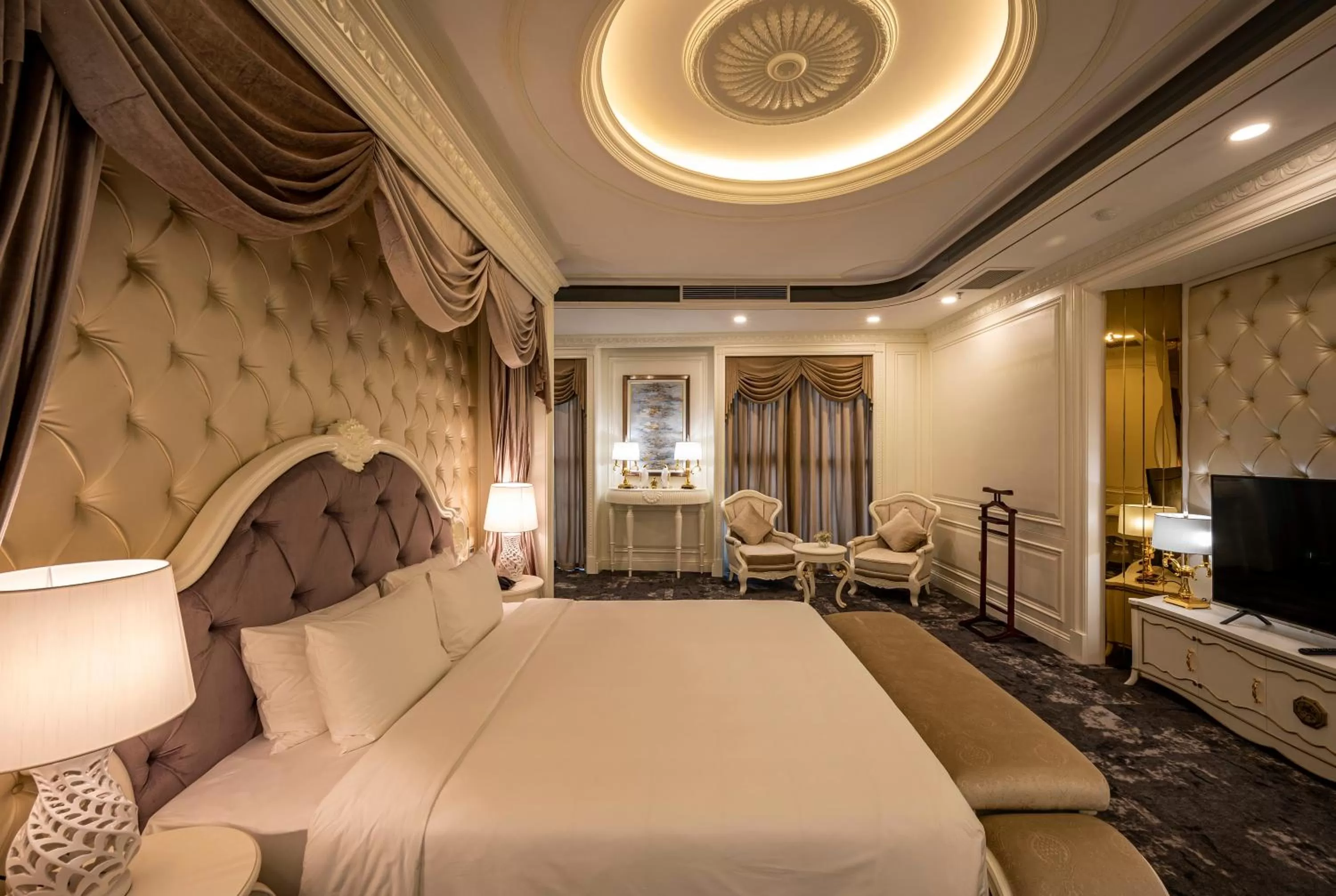 Bedroom, Bed in Muong Thanh Luxury Saigon Hotel