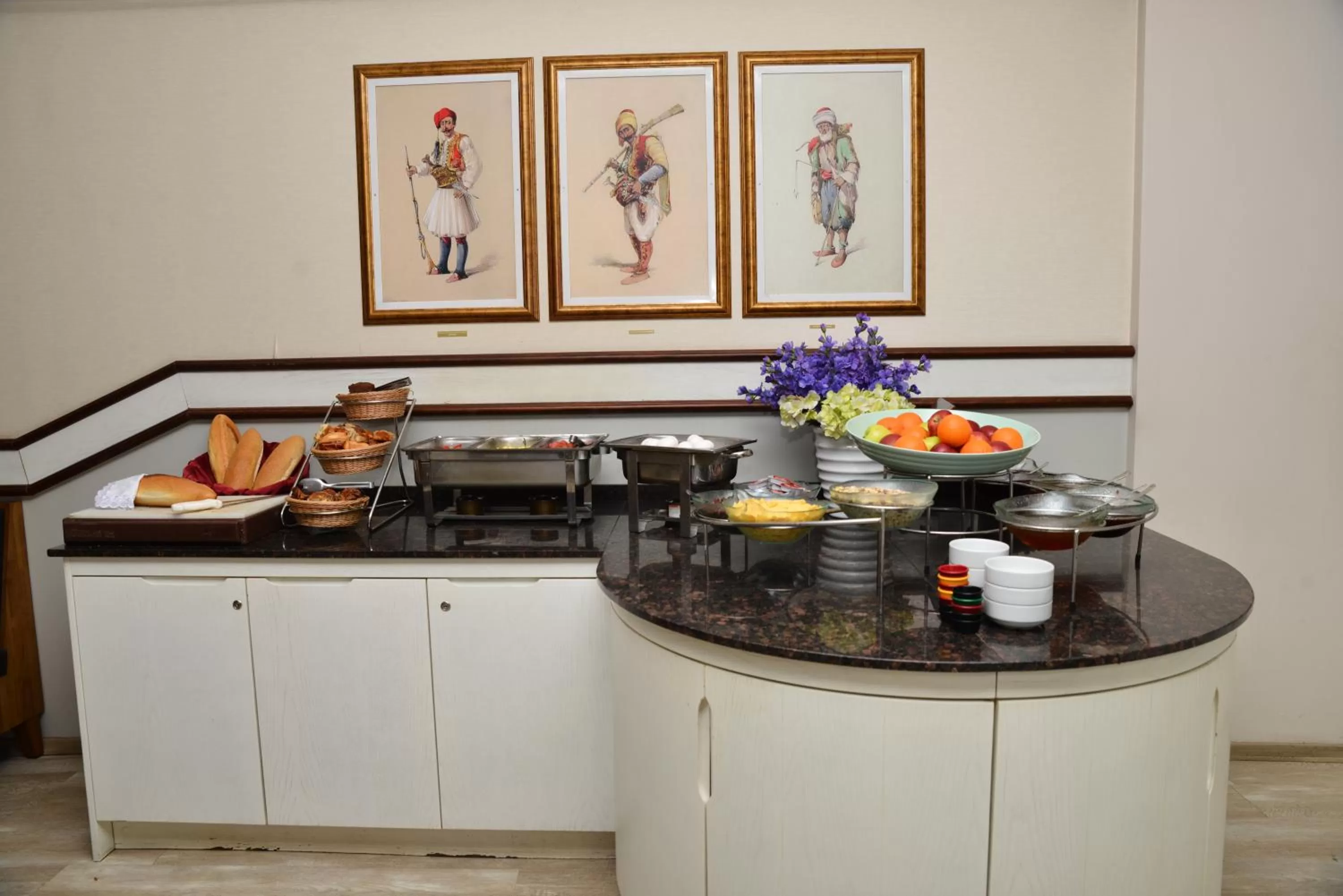 Restaurant/places to eat in Ilkay Hotel