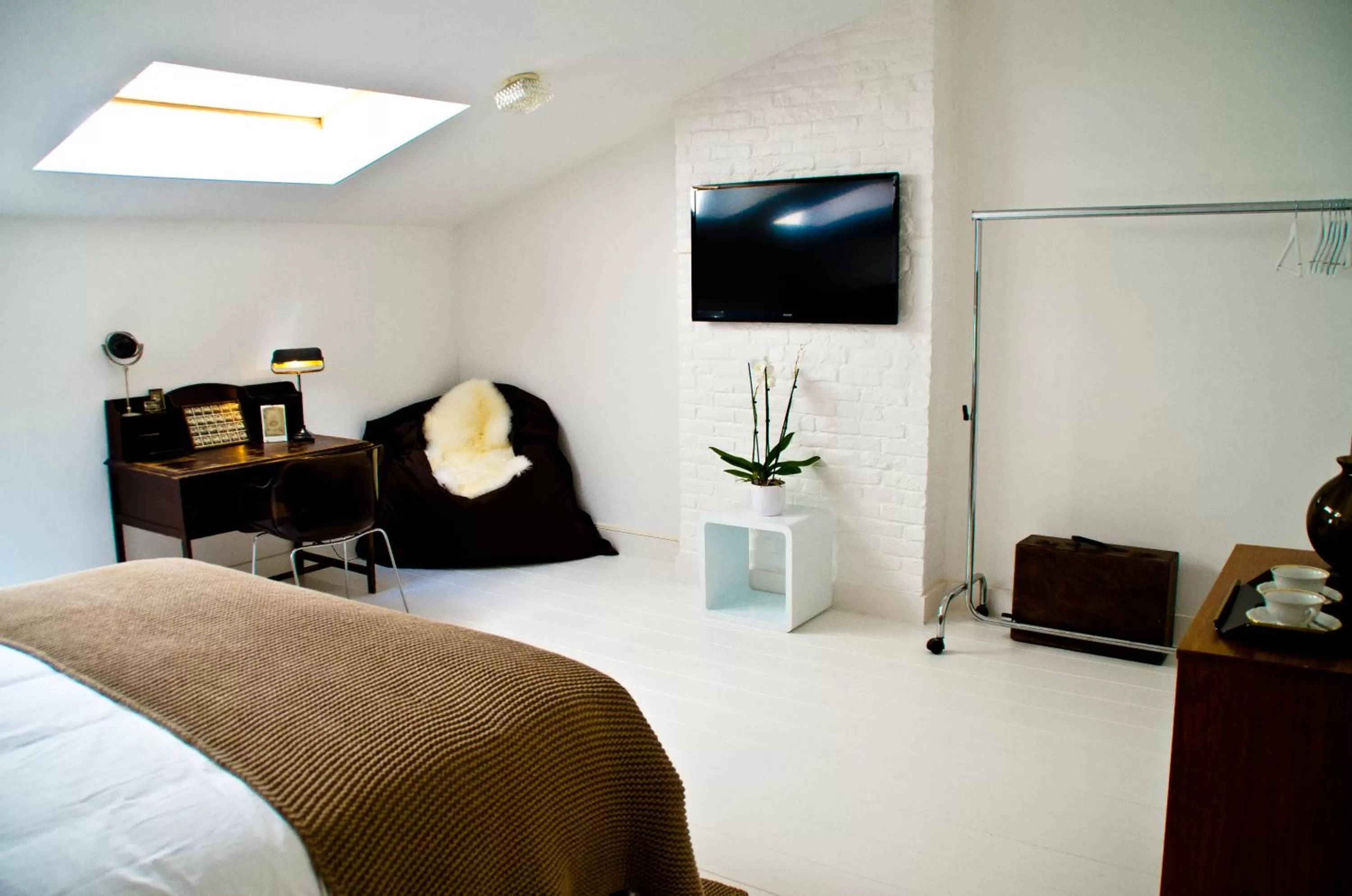 Decorative detail, TV/Entertainment Center in B&B House Ninety