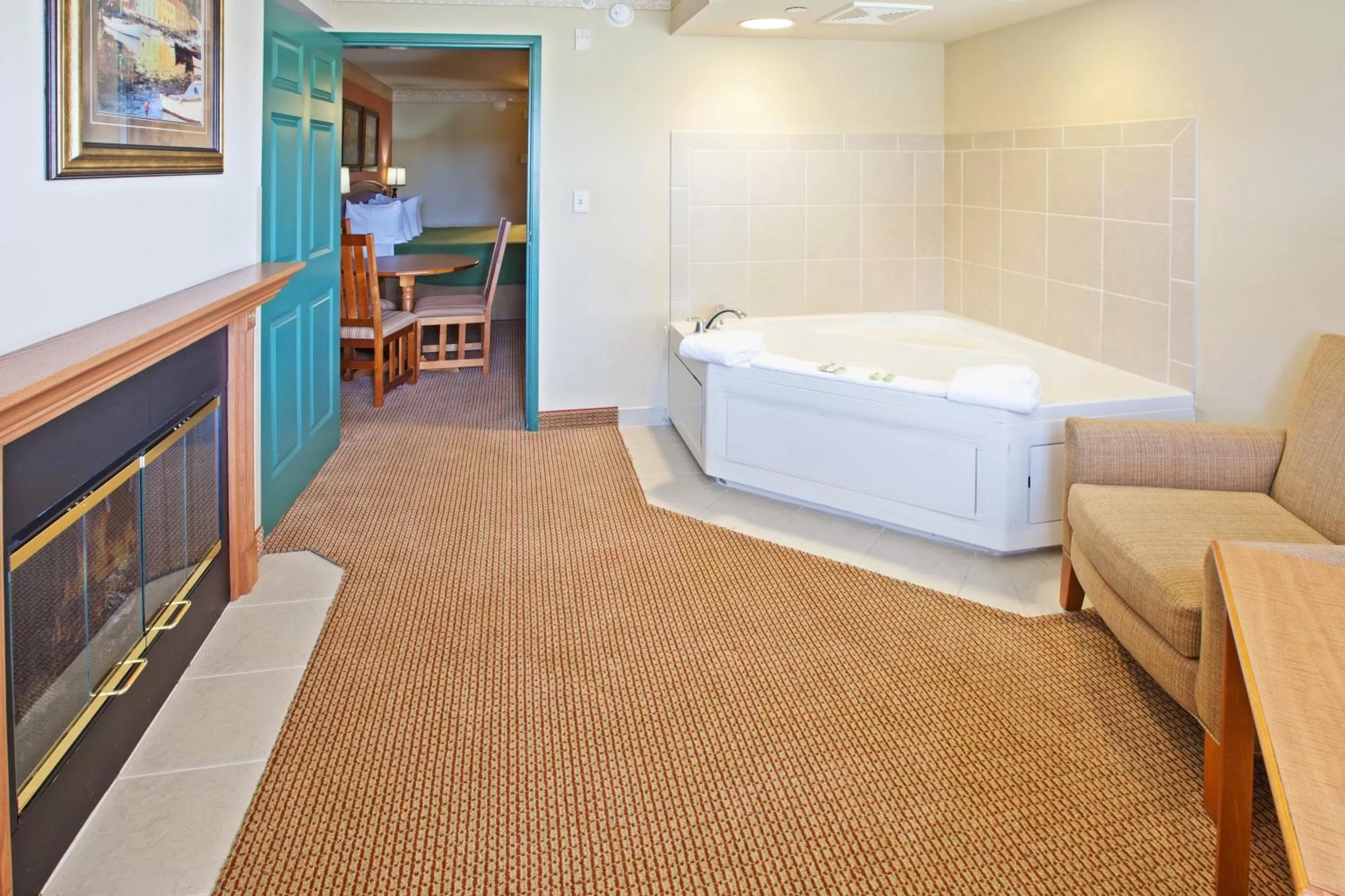 Hot Tub, Bed in Country Inn & Suites by Radisson, Portage, IN