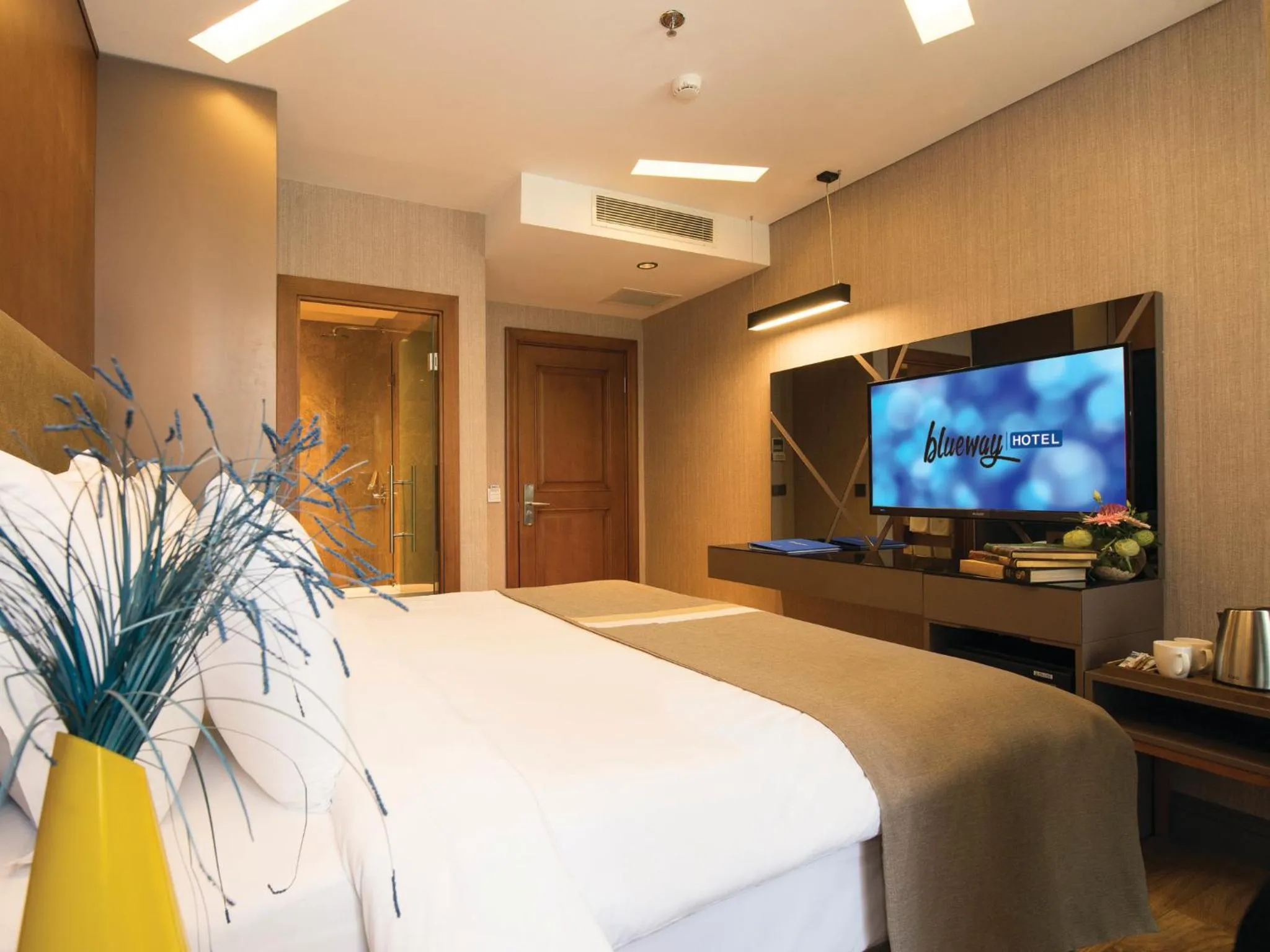 Other, Bed in The Way Hotel