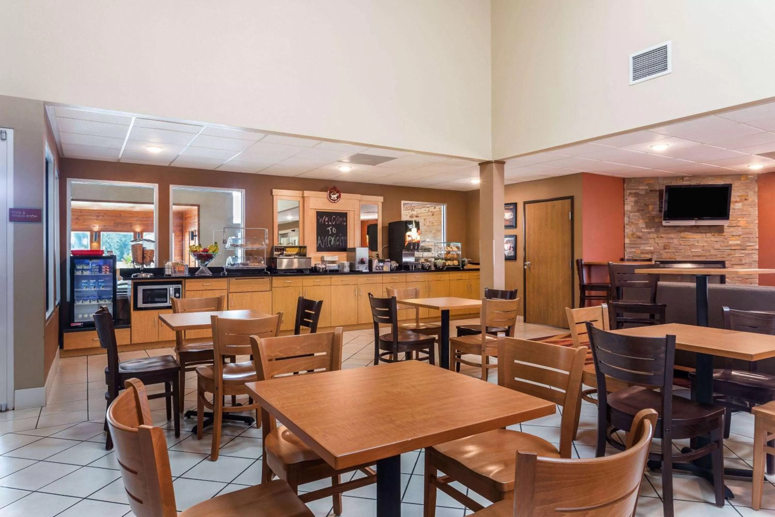 Restaurant/places to eat in AmericInn by Wyndham Boscobel