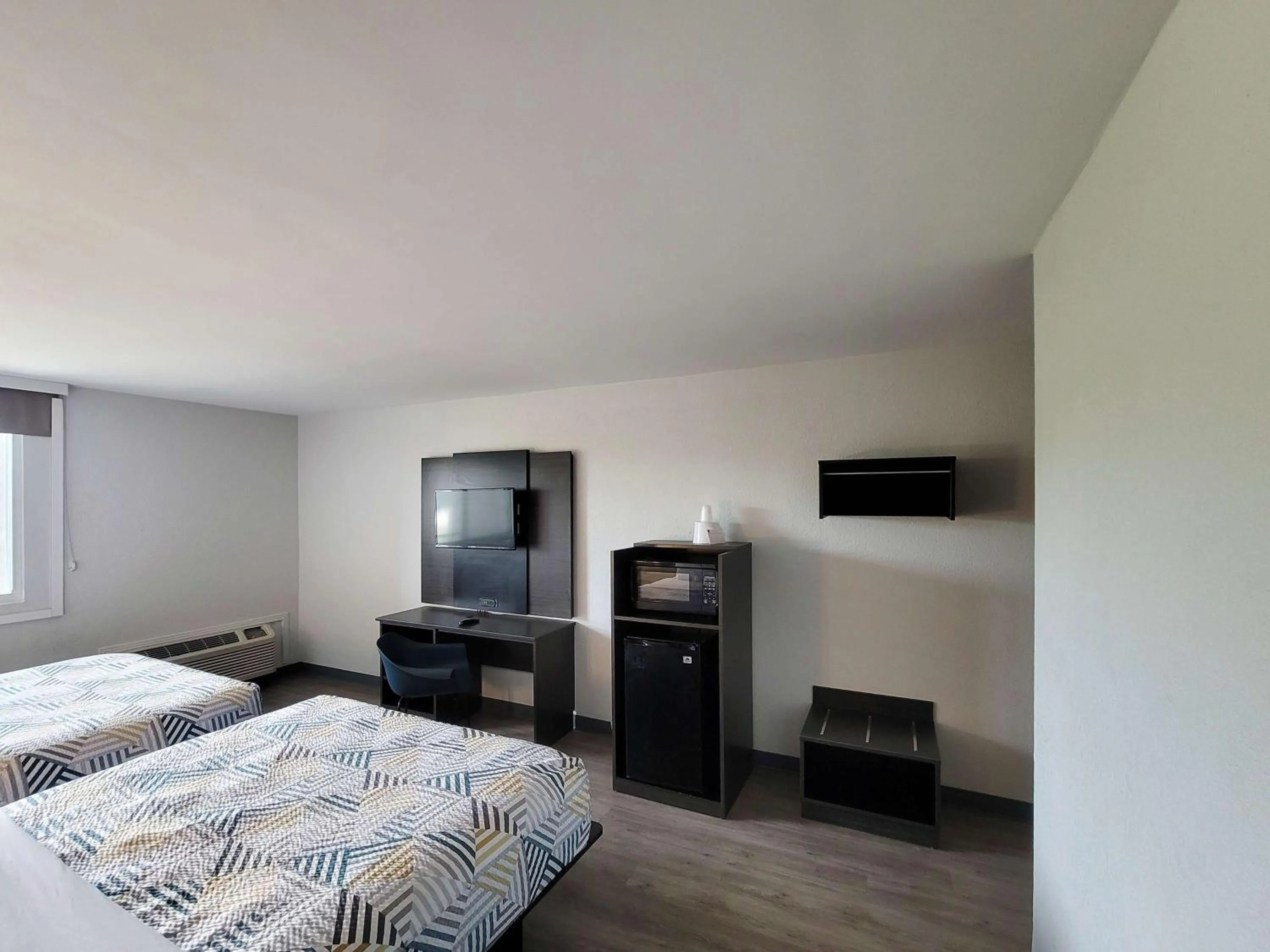 Bedroom, Bed in Motel 6 Jackson, TN