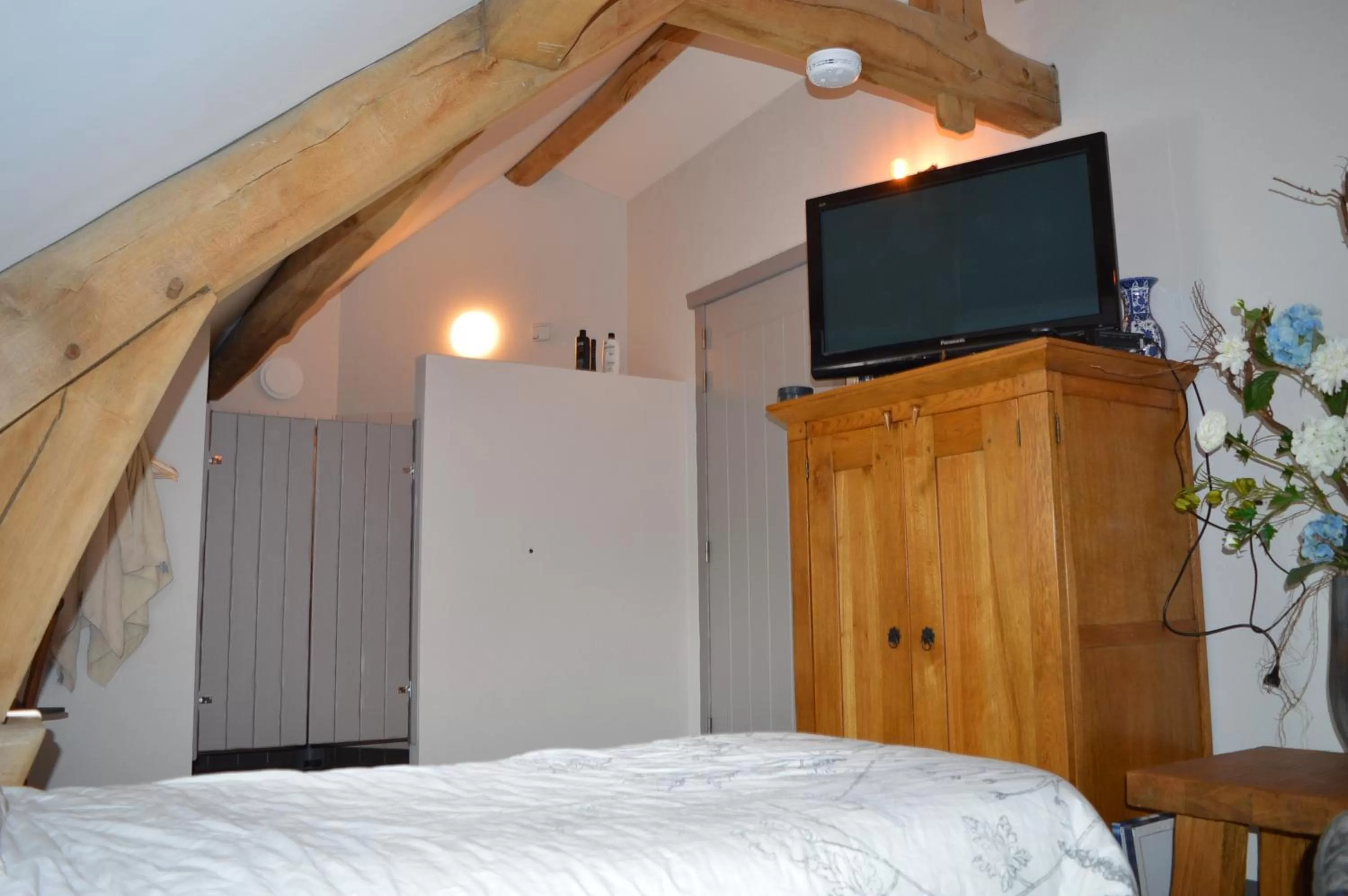 TV/Entertainment Center in Herberg d'n Driesprong