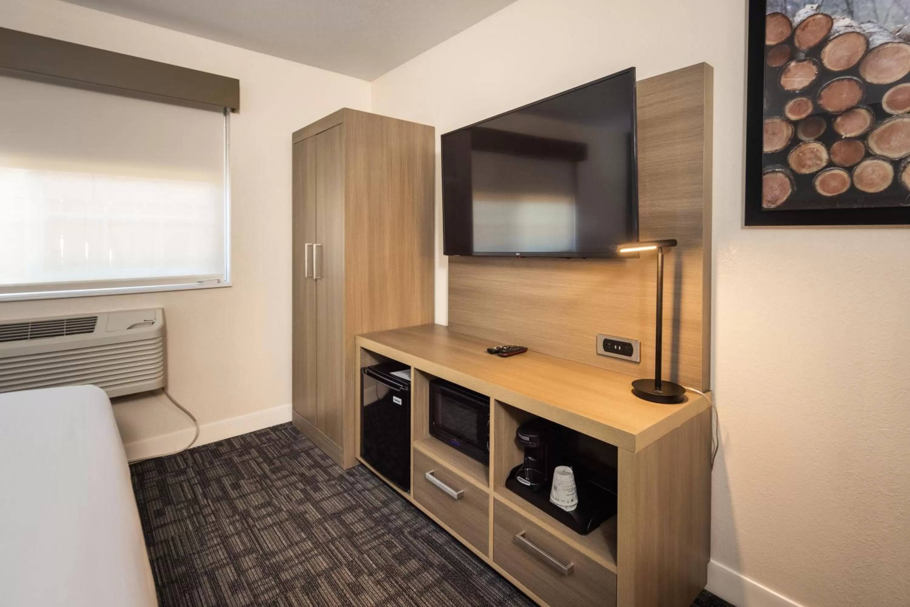 TV and multimedia in Comfort Inn Hayward - Oakland South