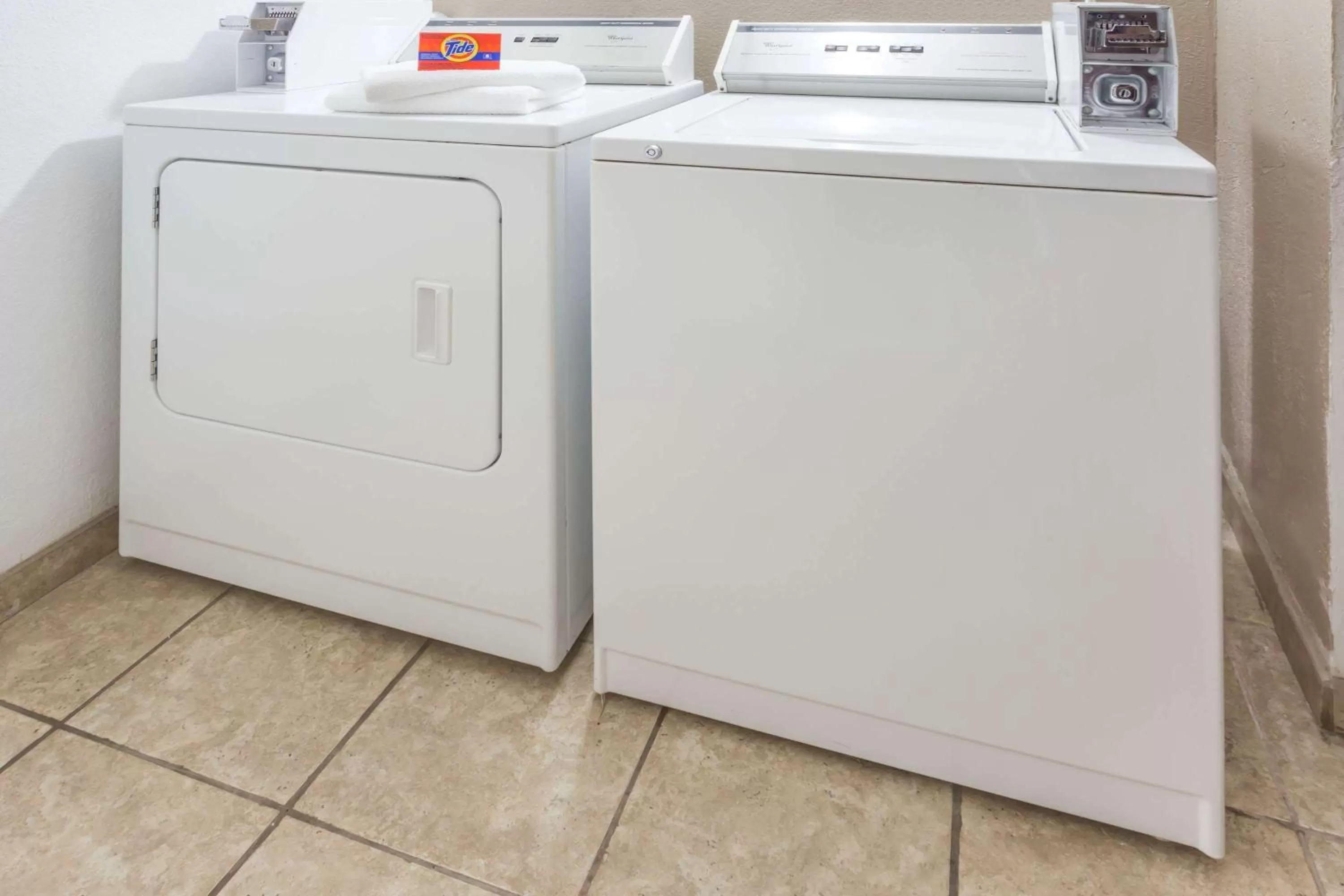 On site in Super 8 by Wyndham Mundelein/Libertyville Area