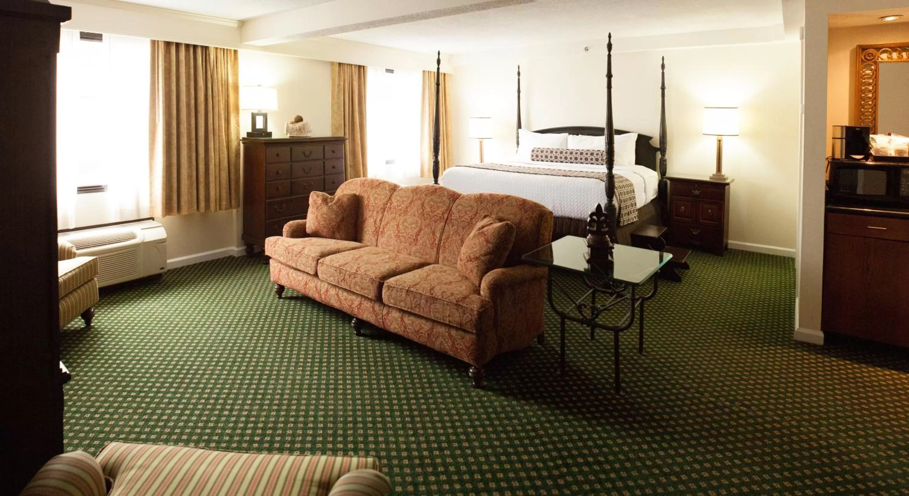 Bedroom, Bed in Crowne Plaza Hotel Hickory by IHG