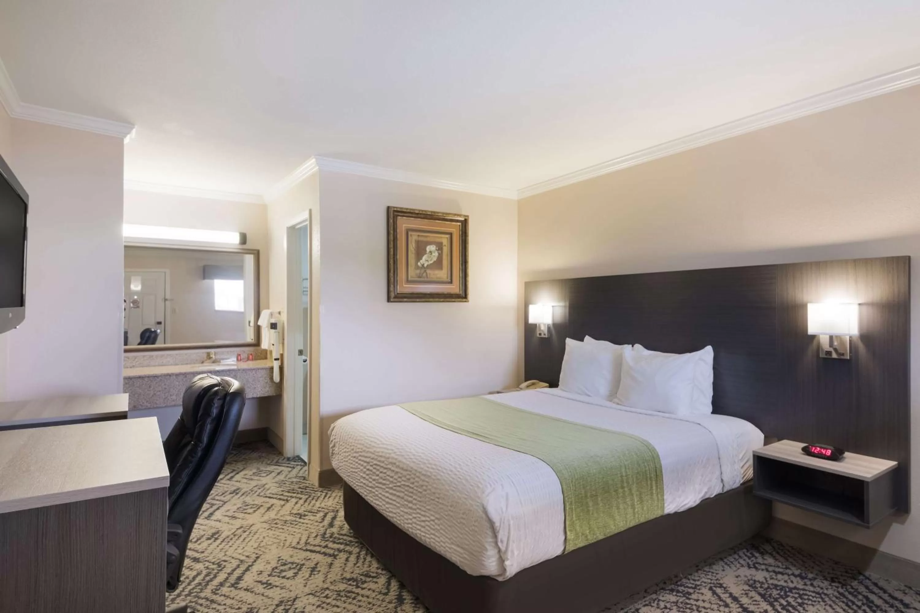 Bedroom, Bed in SureStay Hotel by Best Western Rockdale