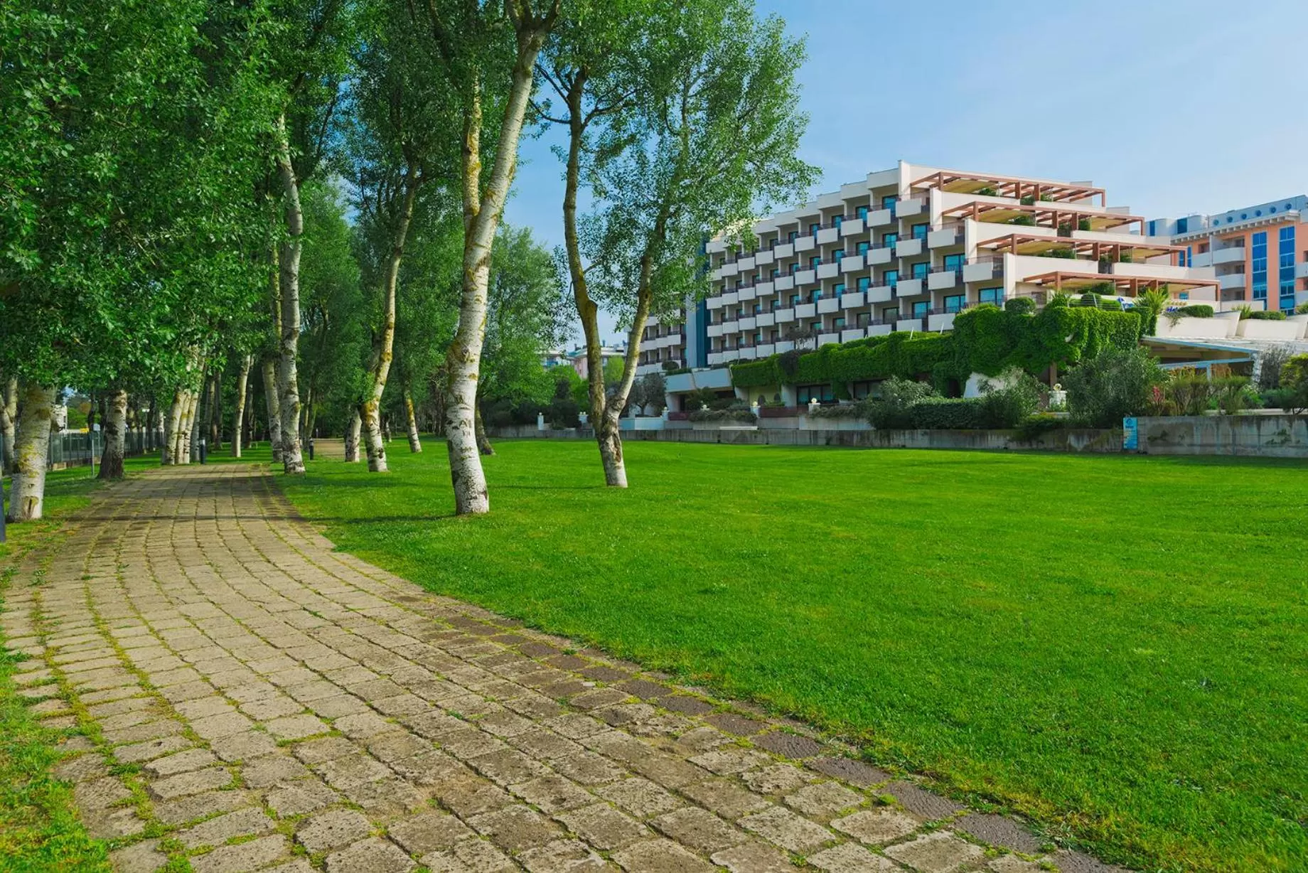 Garden in Savoy Beach Hotel & Thermal Spa