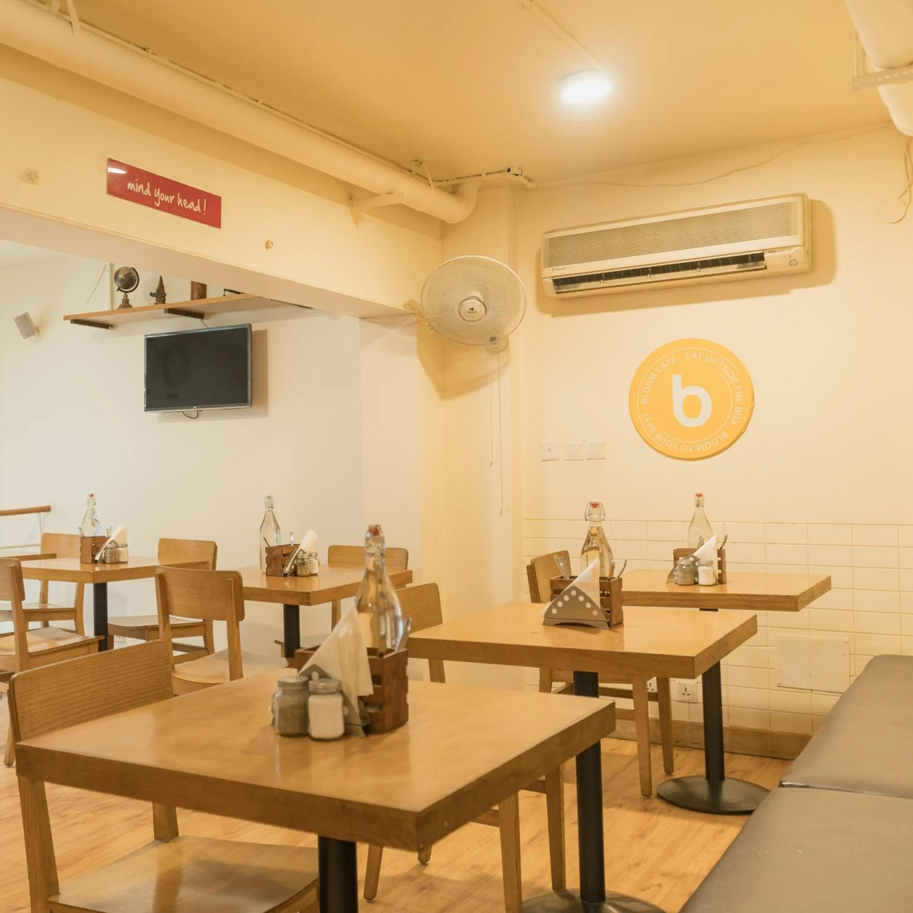 Restaurant/places to eat in Bloomrooms @ New Delhi Railway Station