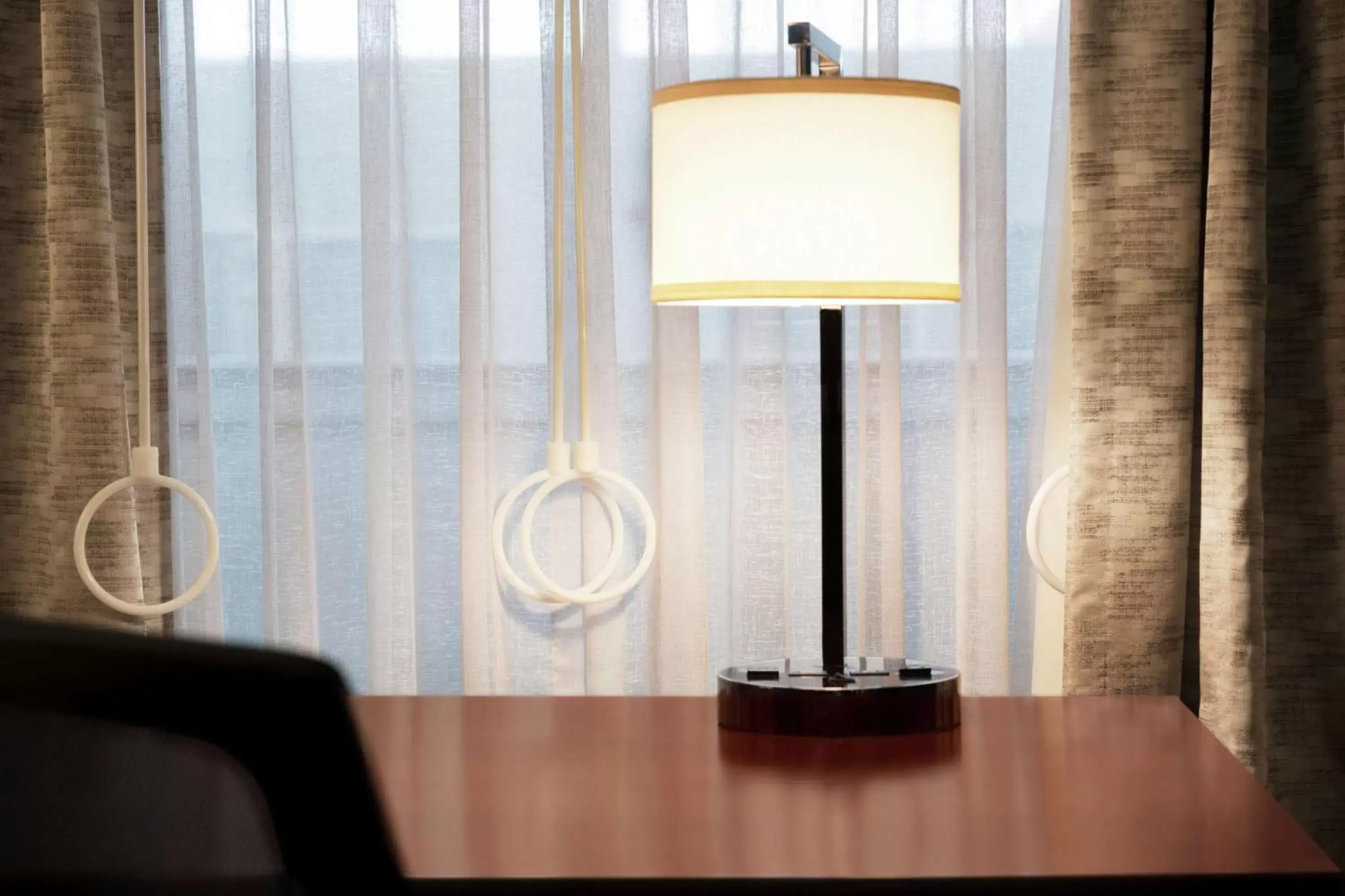 Queen Suite with Bath Tub - Disability Access in Embassy Suites Brunswick Queen Suite with Bath Tub - Disability Access in Embassy Suites Brunswick