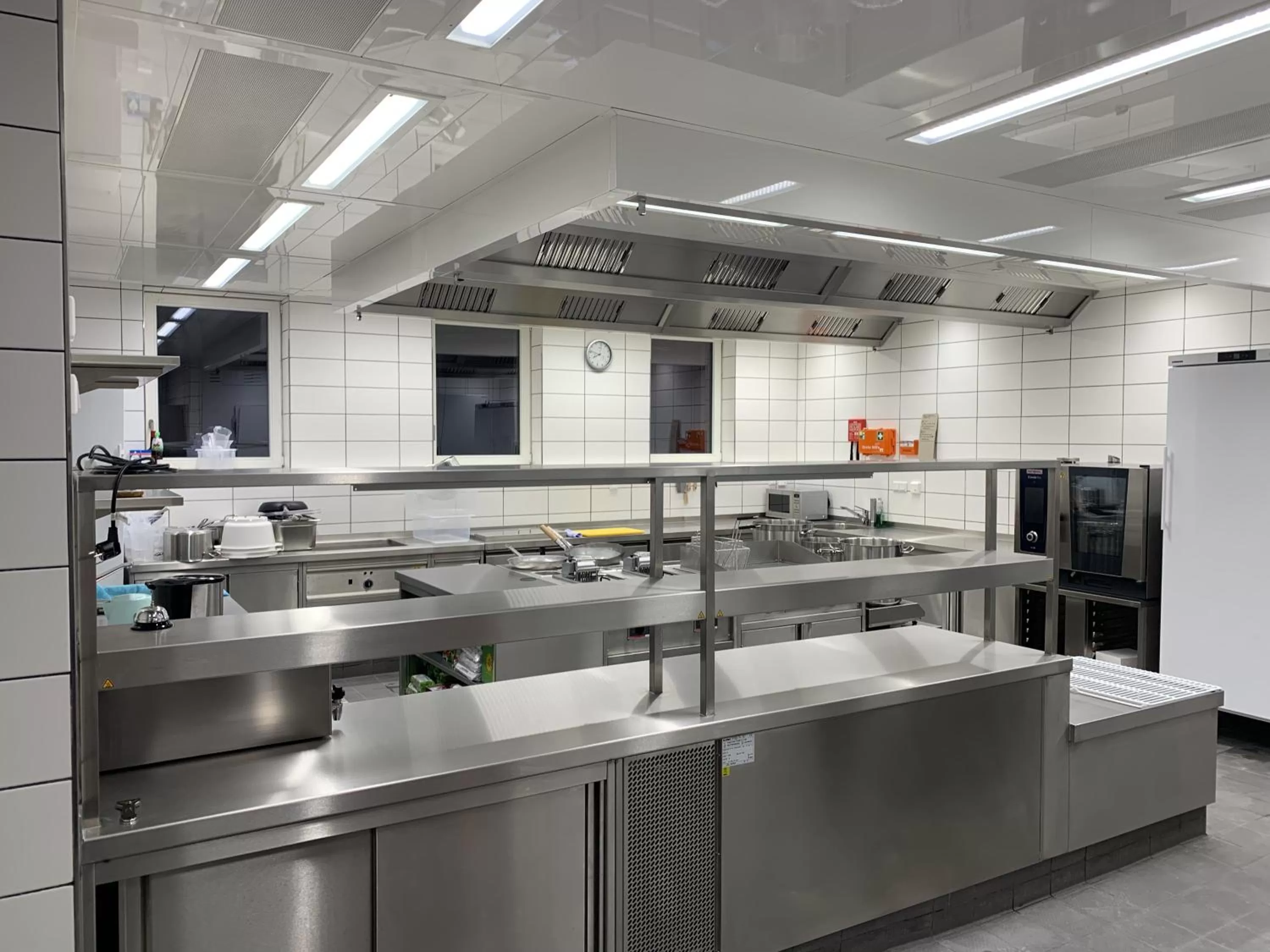 Restaurant/places to eat, Kitchen/Kitchenette in th Hotel Leipzig Messe