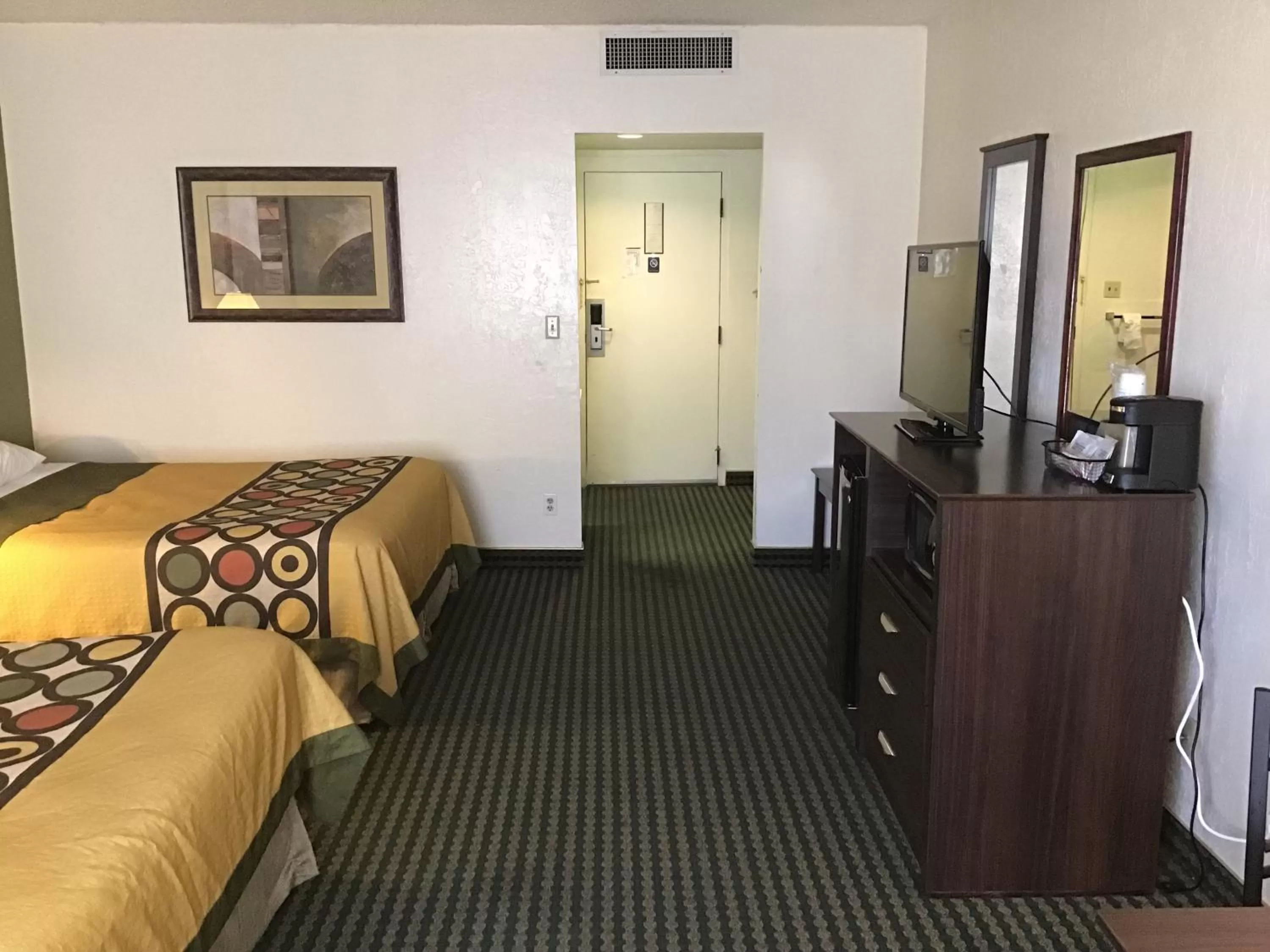 Bed in Super 8 by Wyndham Wendover