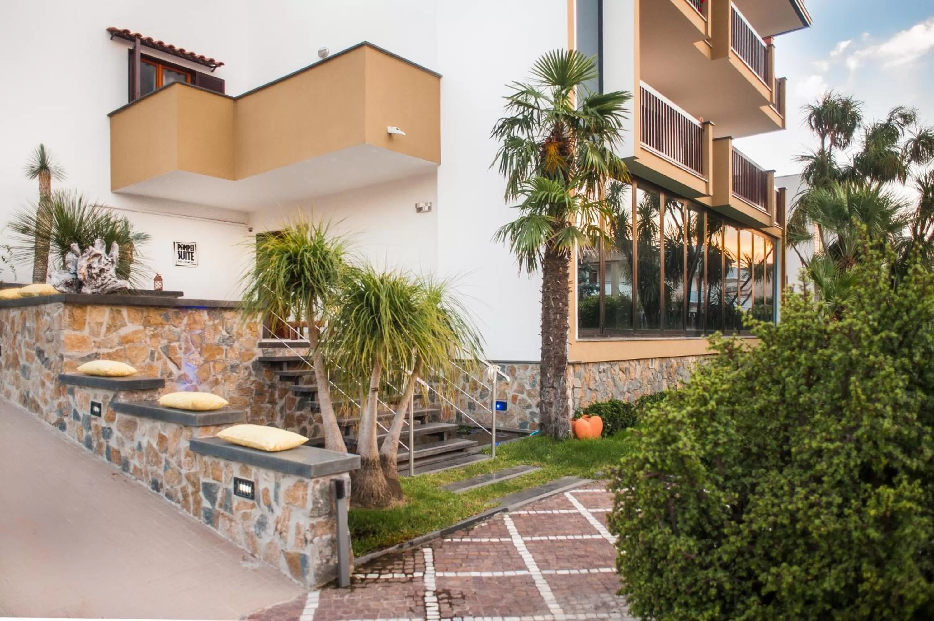 Facade/entrance in Pompei Suite