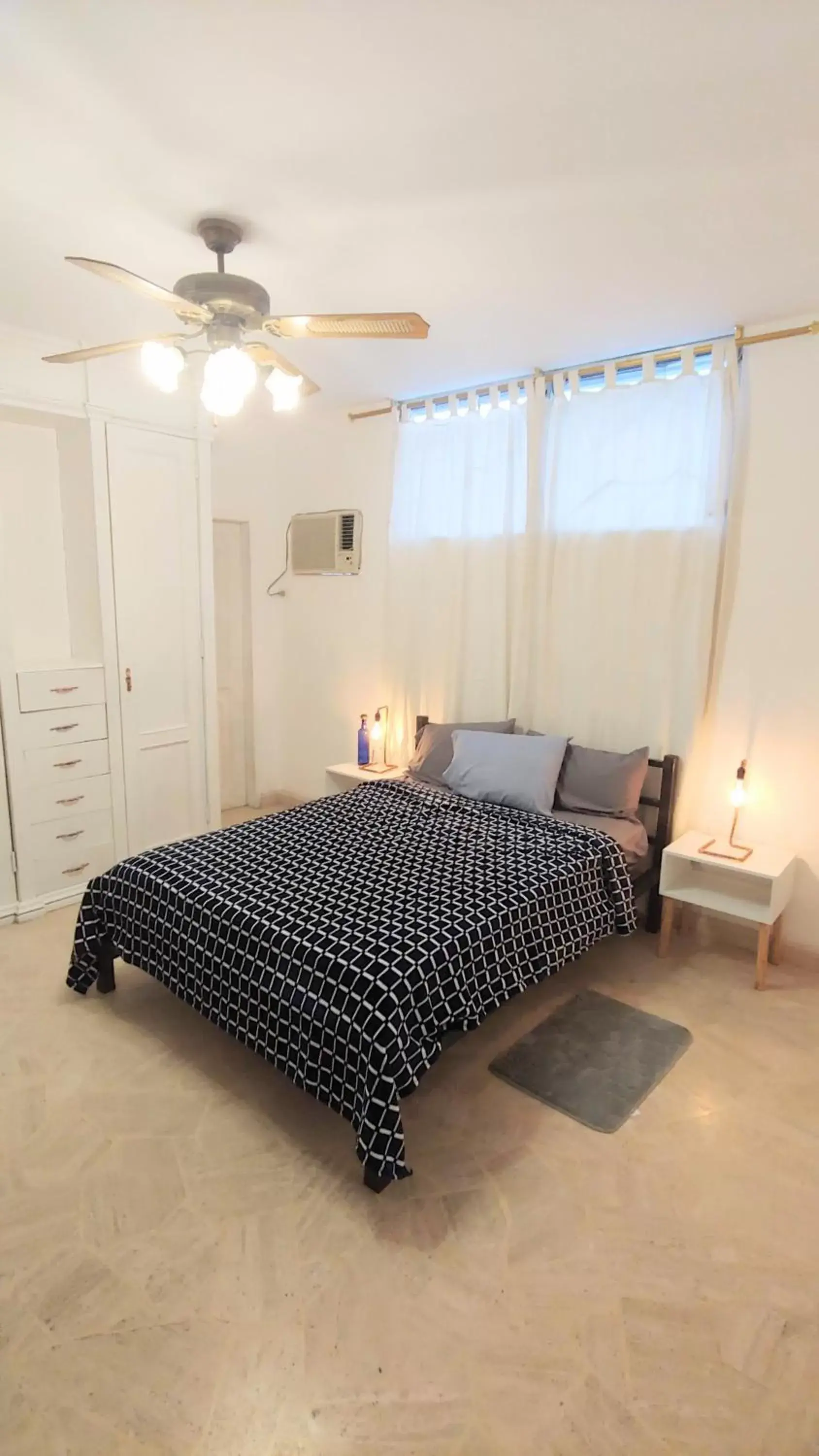 Budget Double Room in Pepe's House Guayaquil I Self Check-In MicroHotel Budget Double Room in Pepe's House Guayaquil I Self Check-In MicroHotel