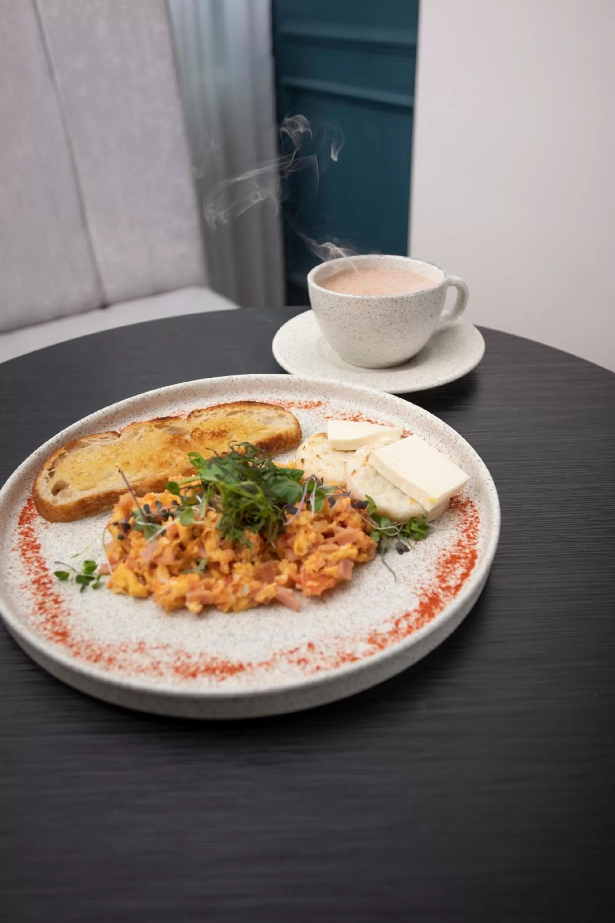 Food and drinks in 1616 Hotel