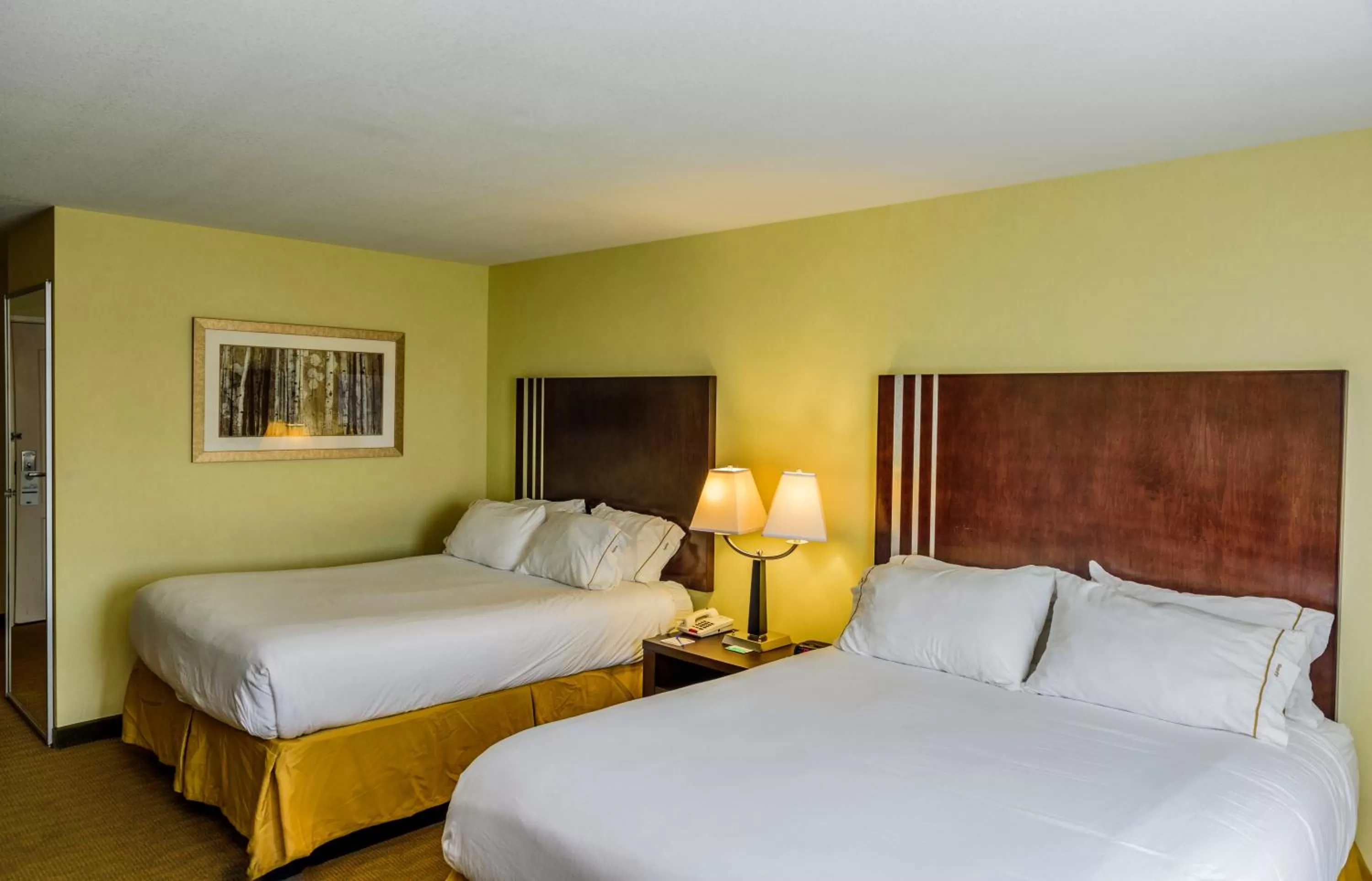 Photo of the whole room, Bed in Holiday Inn Express Hotel & Suites Hamburg by IHG