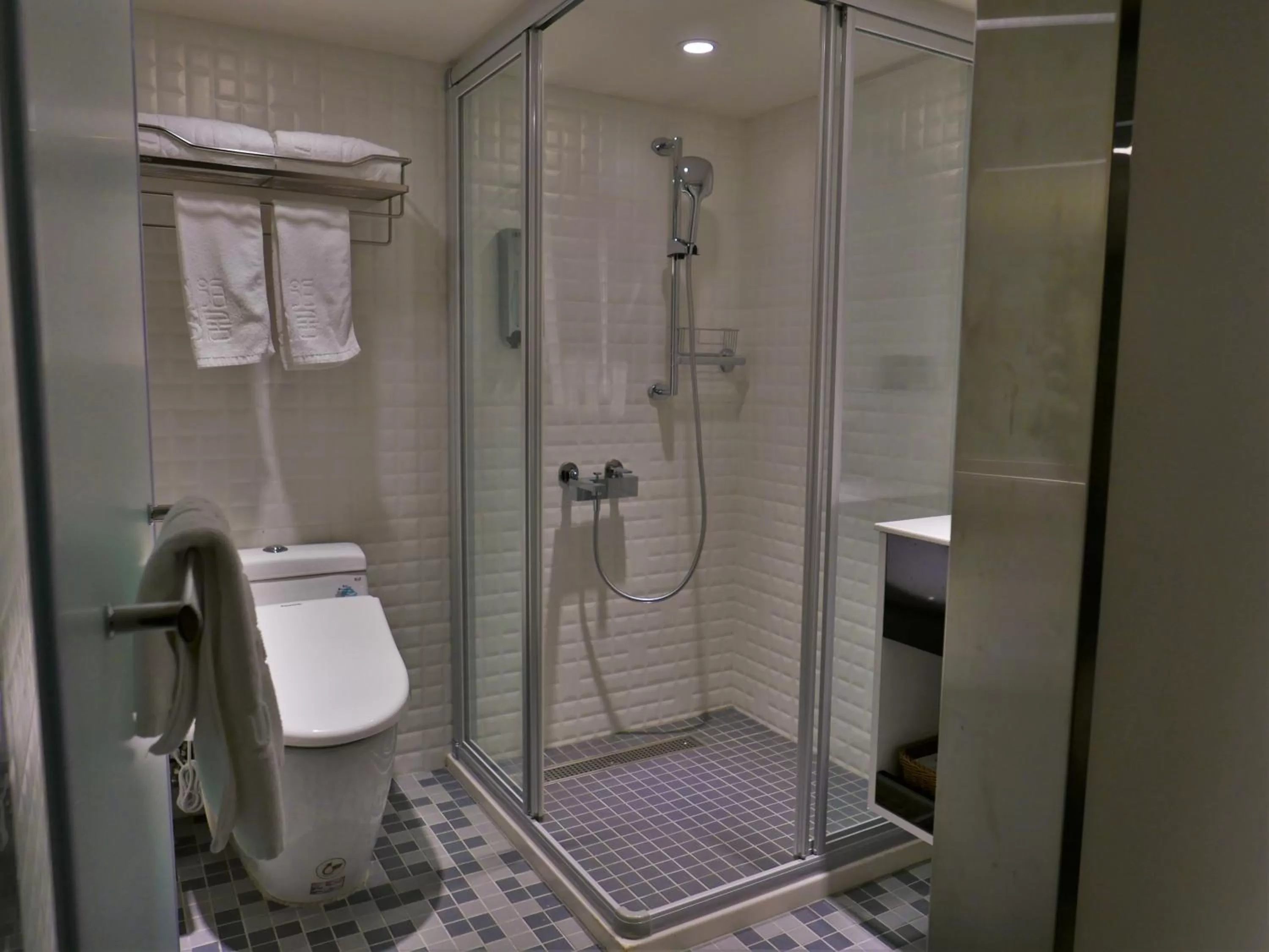 Shower in 泊居旅店二館 Oursinn Hotel 2