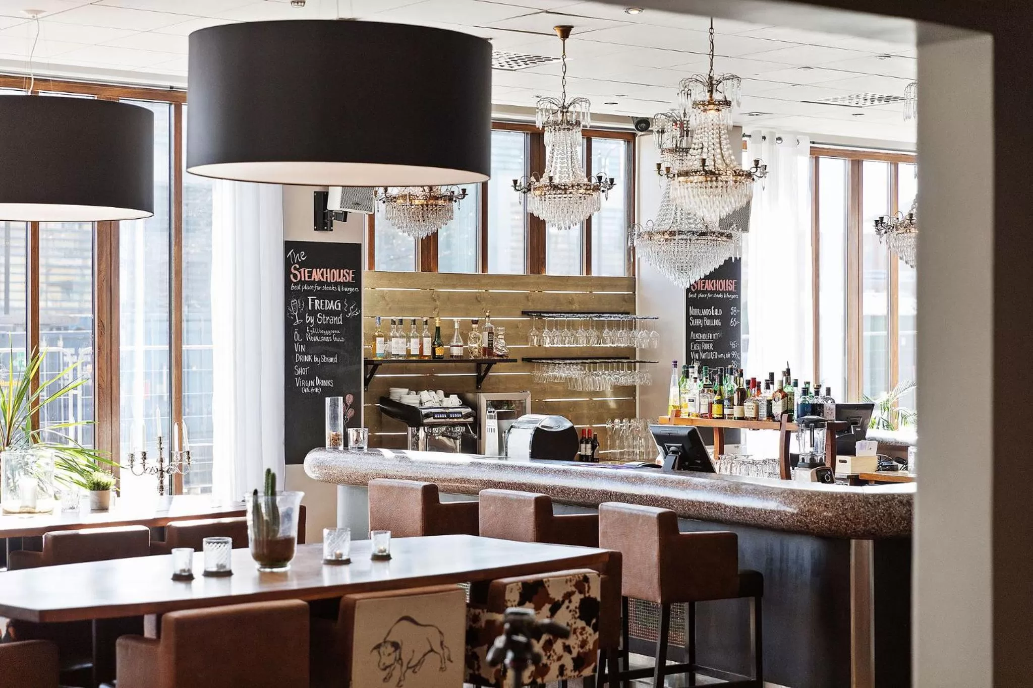 Lounge or bar, Restaurant/Places to Eat in First Hotel Strand