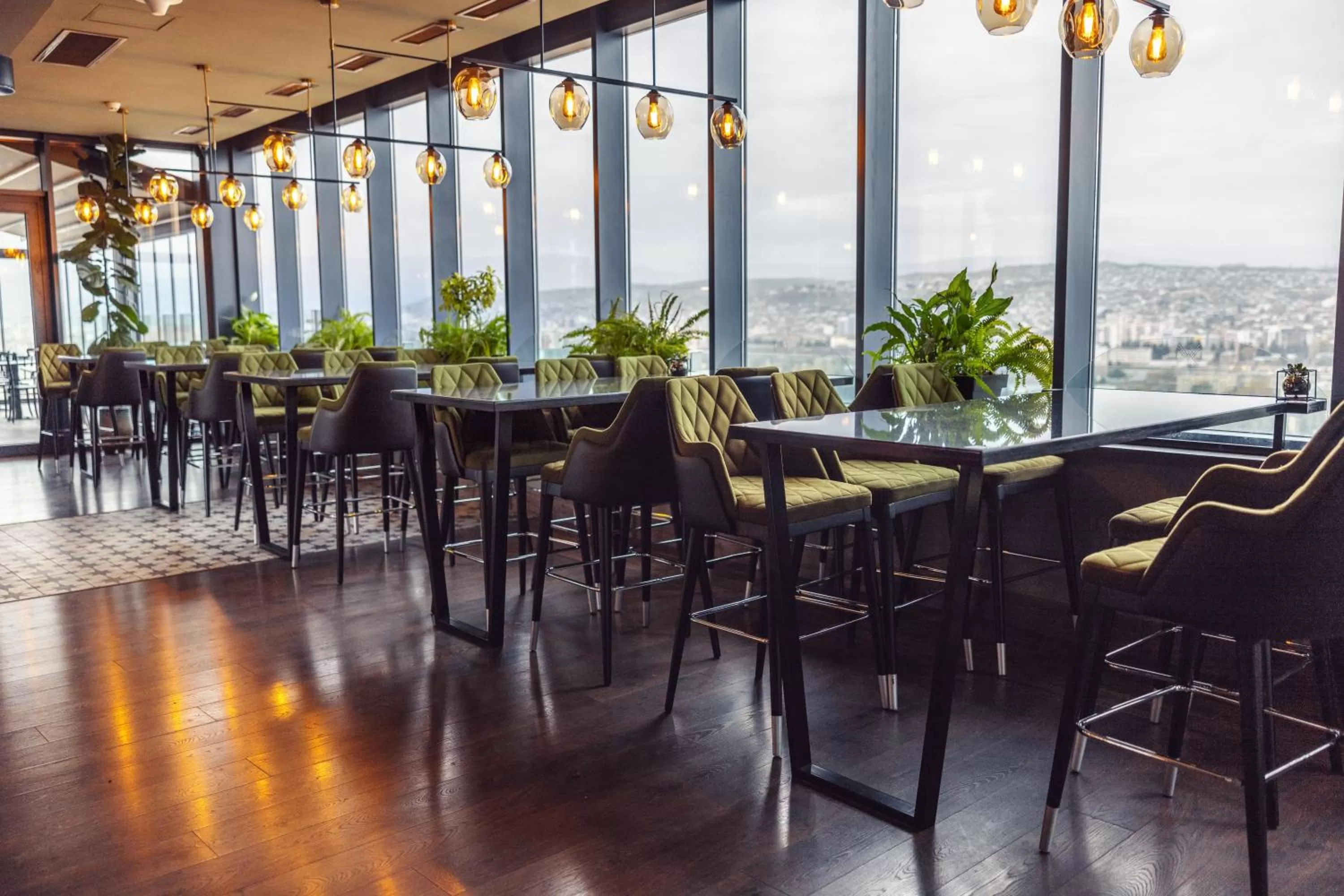 Restaurant/places to eat in Meta Business Hotel By King David