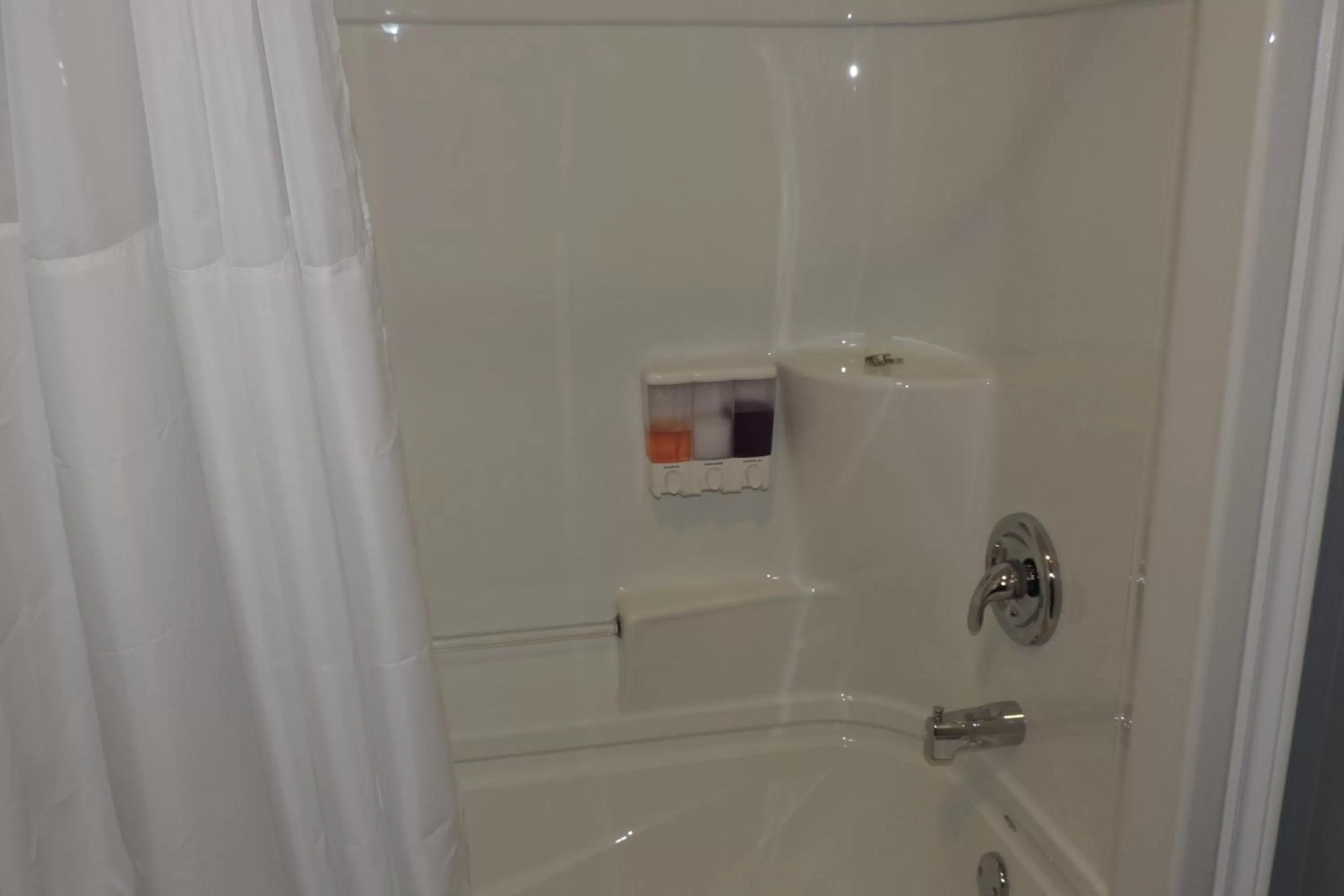 Bathroom in North 99 Motel