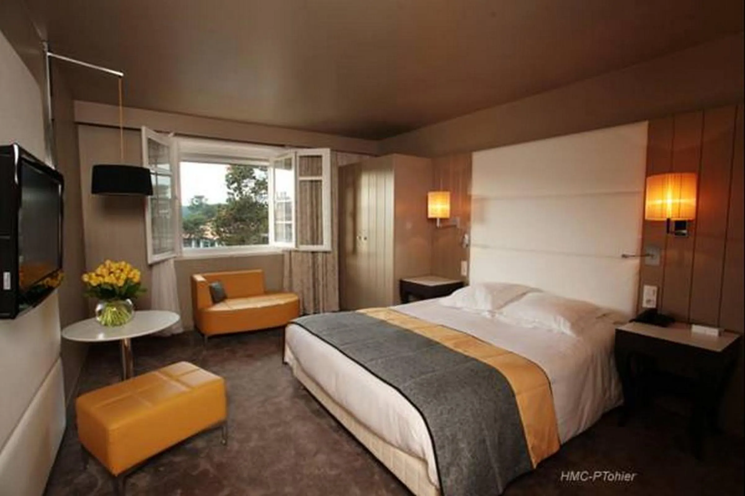 Photo of the whole room in Hôtel et Résidence de Chiberta et du Golf